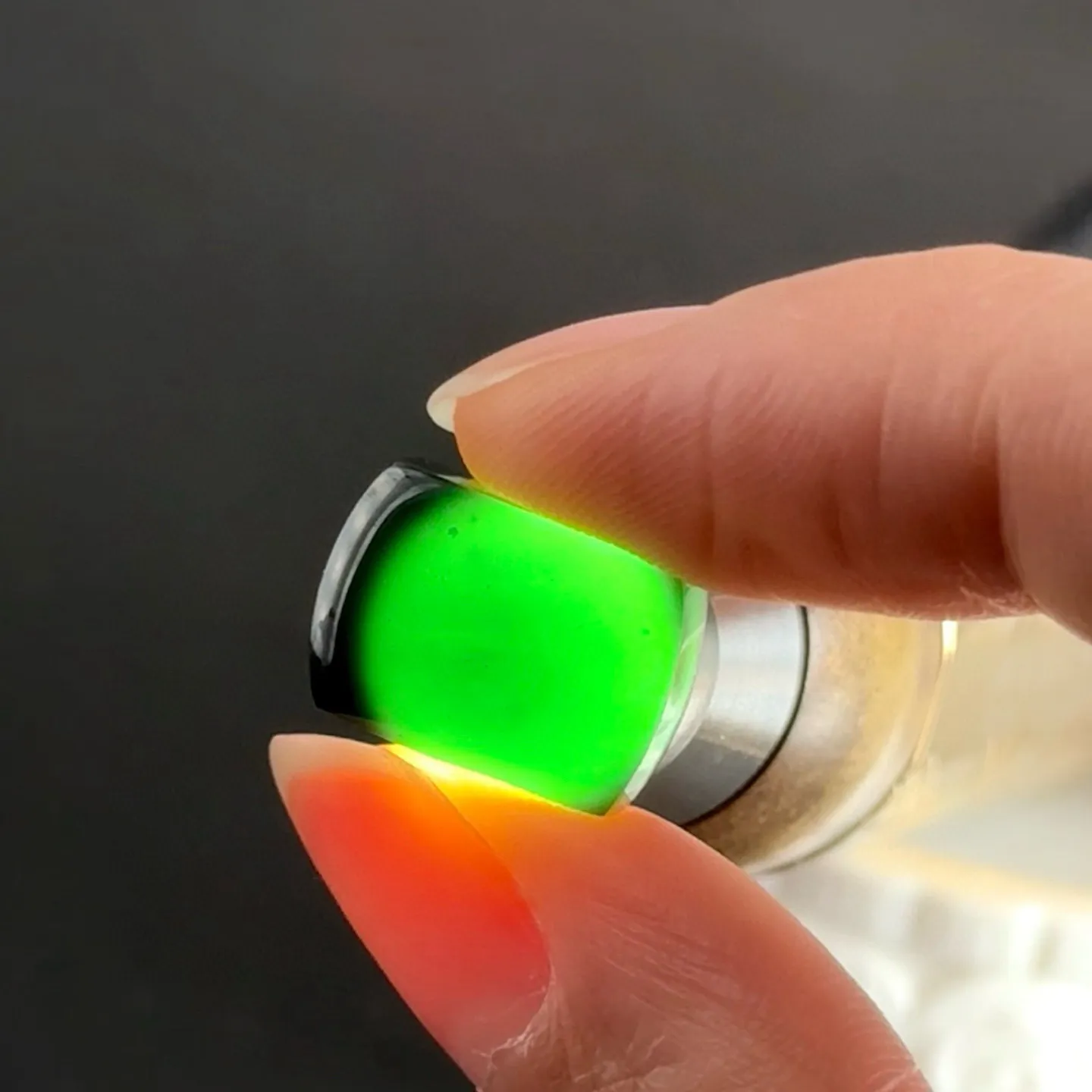 精品墨翠马鞍界面一枚 种好色正 黑度极好 打灯通透 油性十足 尺寸14.6