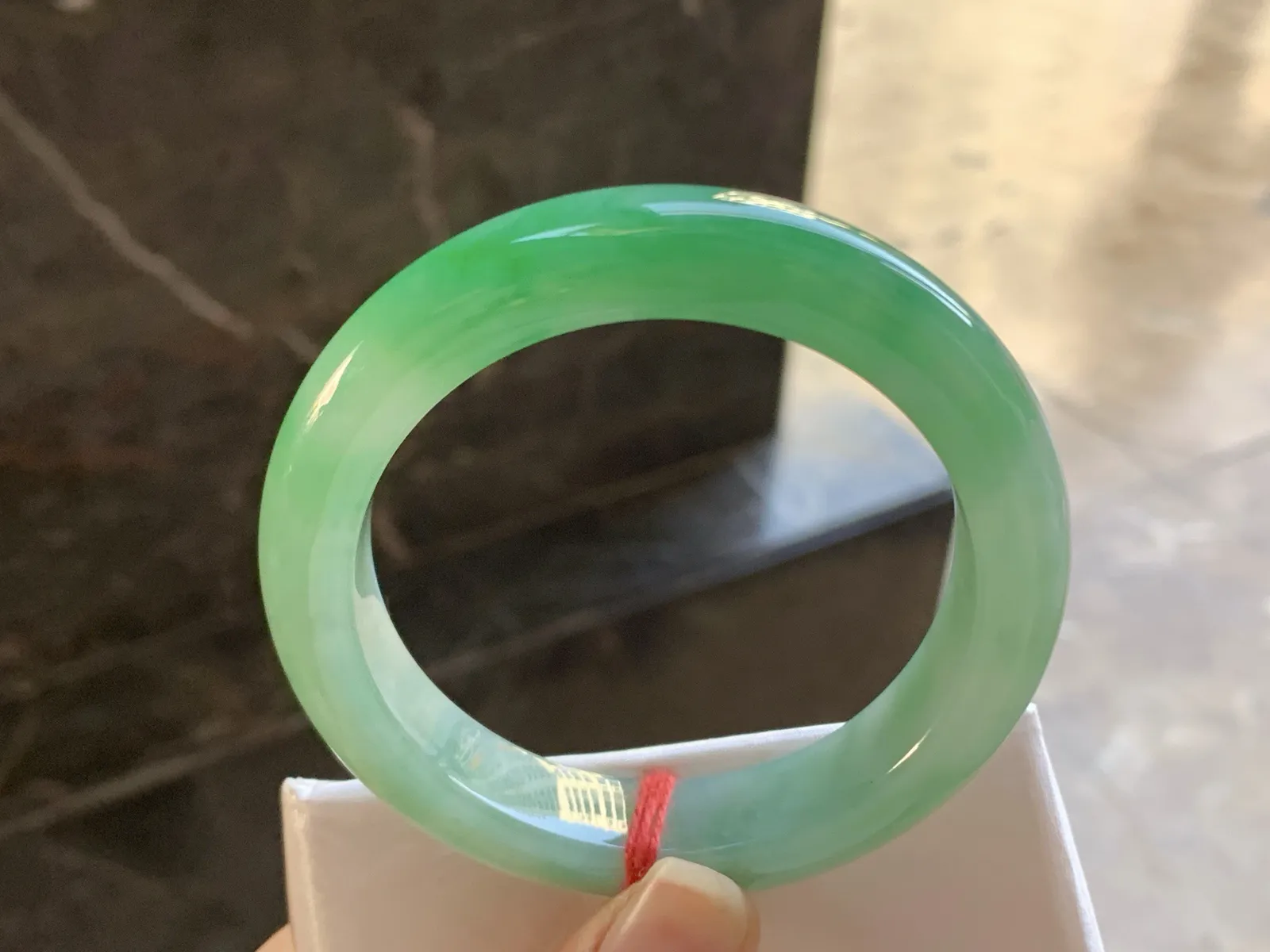 54-12.5-9.3

浓绿色手镯^_^鲜艳 玉质温润