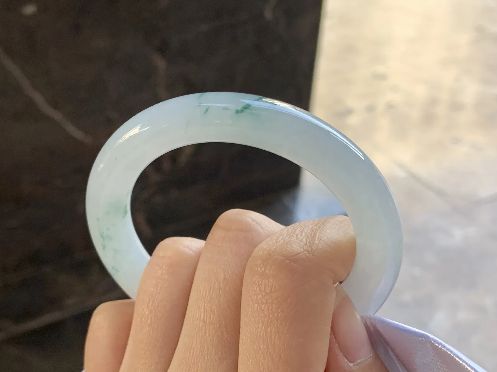 53-10

飘花圆条手镯^_^清新