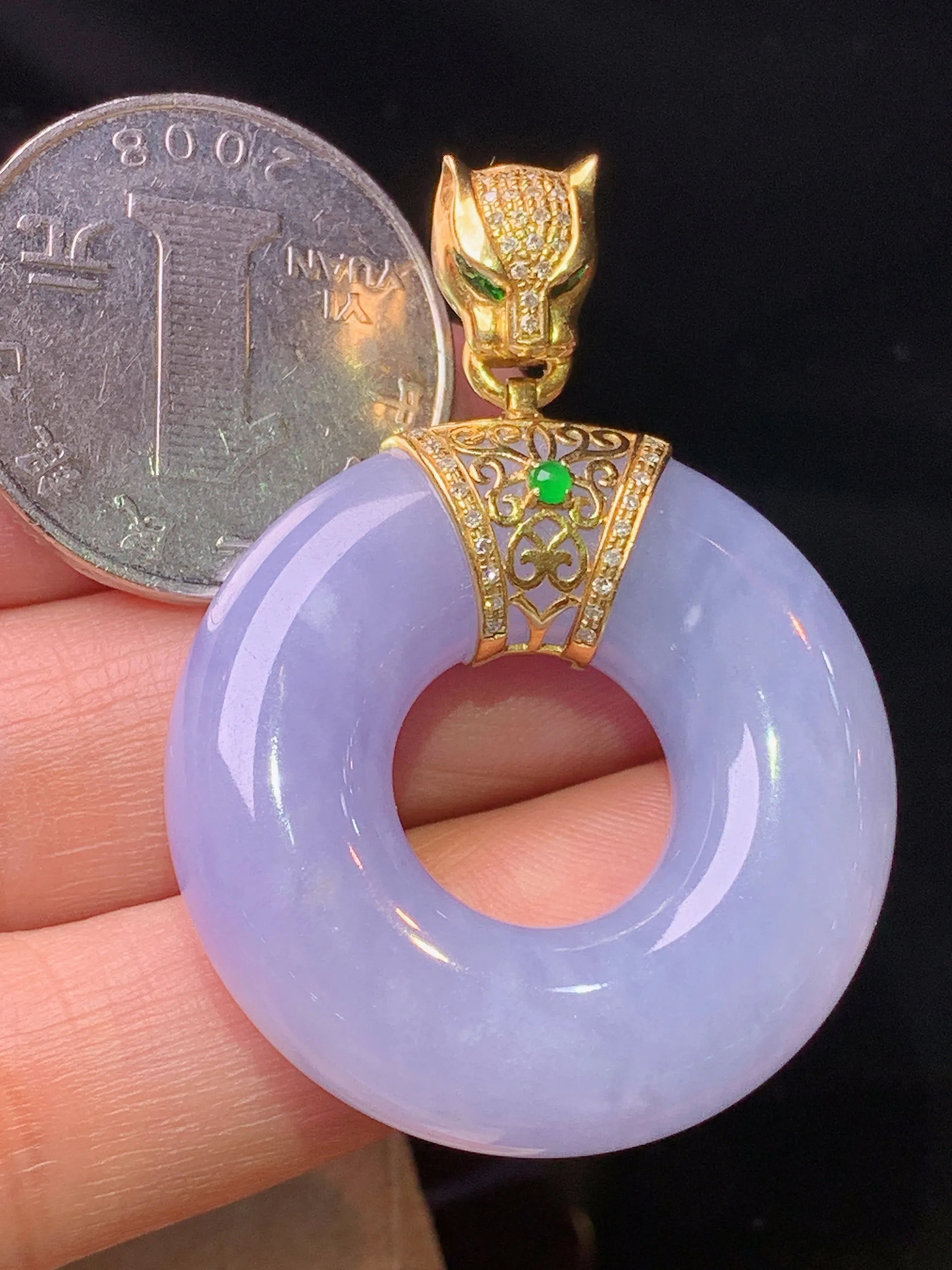 18k金钻镶嵌紫罗兰平安环吊坠 玉质细腻 色泽艳丽清新 整体尺寸 45.8*33.5*9.8