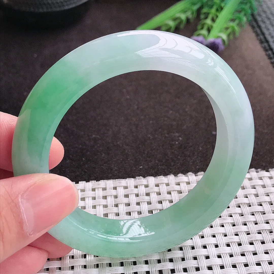 实拍A货翡翠55/12.8/10.2老坑冰胶水灵冰晴甜绿手镯厚装宽边玉镯