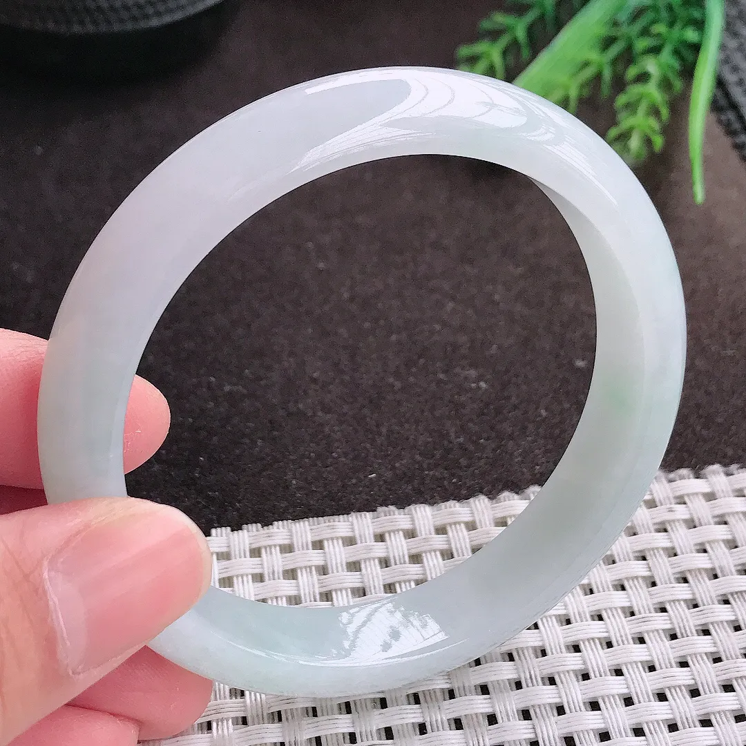 实拍A货翡翠58.5/12.5/7.5老坑冰纯起胶月光白手镯宽边翡翠玉镯