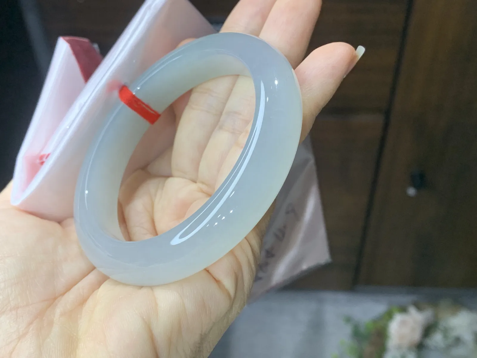 ️56.5圈口冰晴水正圈手镯，晴水色很明媚，底子干净细腻，种老起胶，卡56.5-12-9