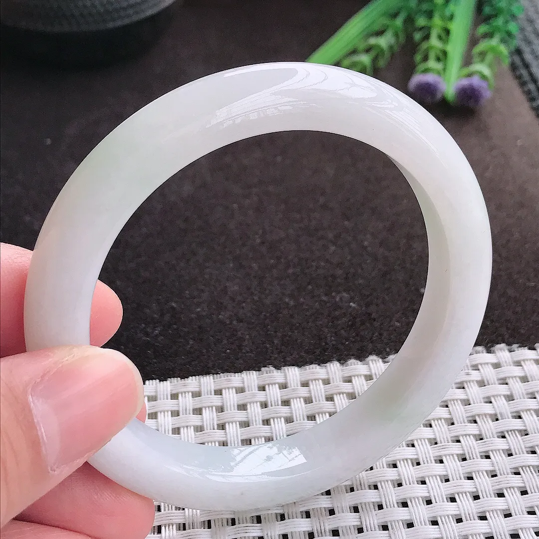 实拍A货翡翠57/10.2/8.9老坑冰润起胶飘绿手镯宽边玉镯