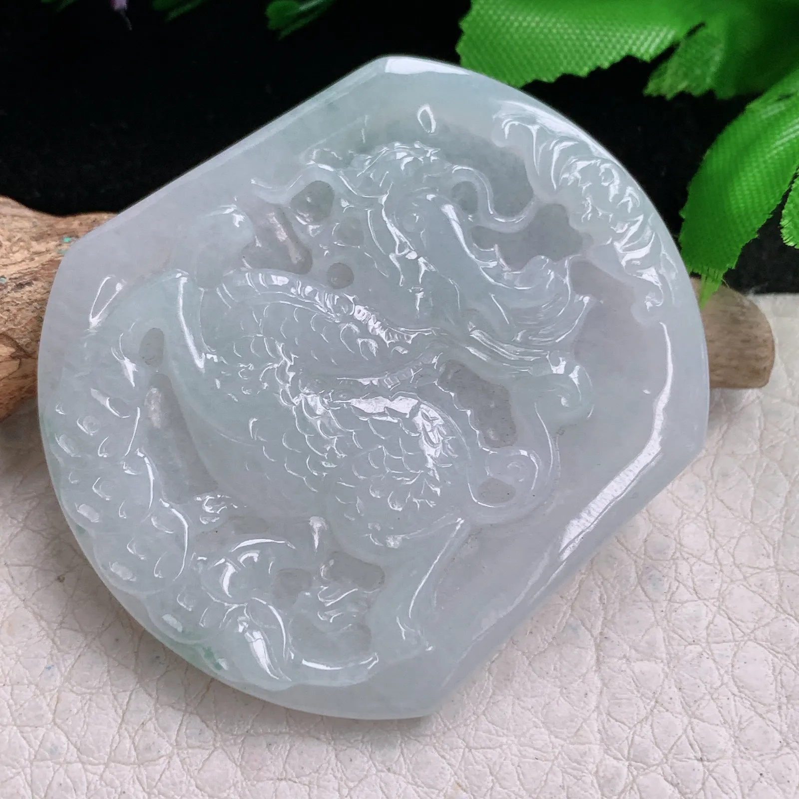 yn实拍51.8*45*5.6缅甸翡翠精雕纯美龙头龟玉吊坠 玉挂坠