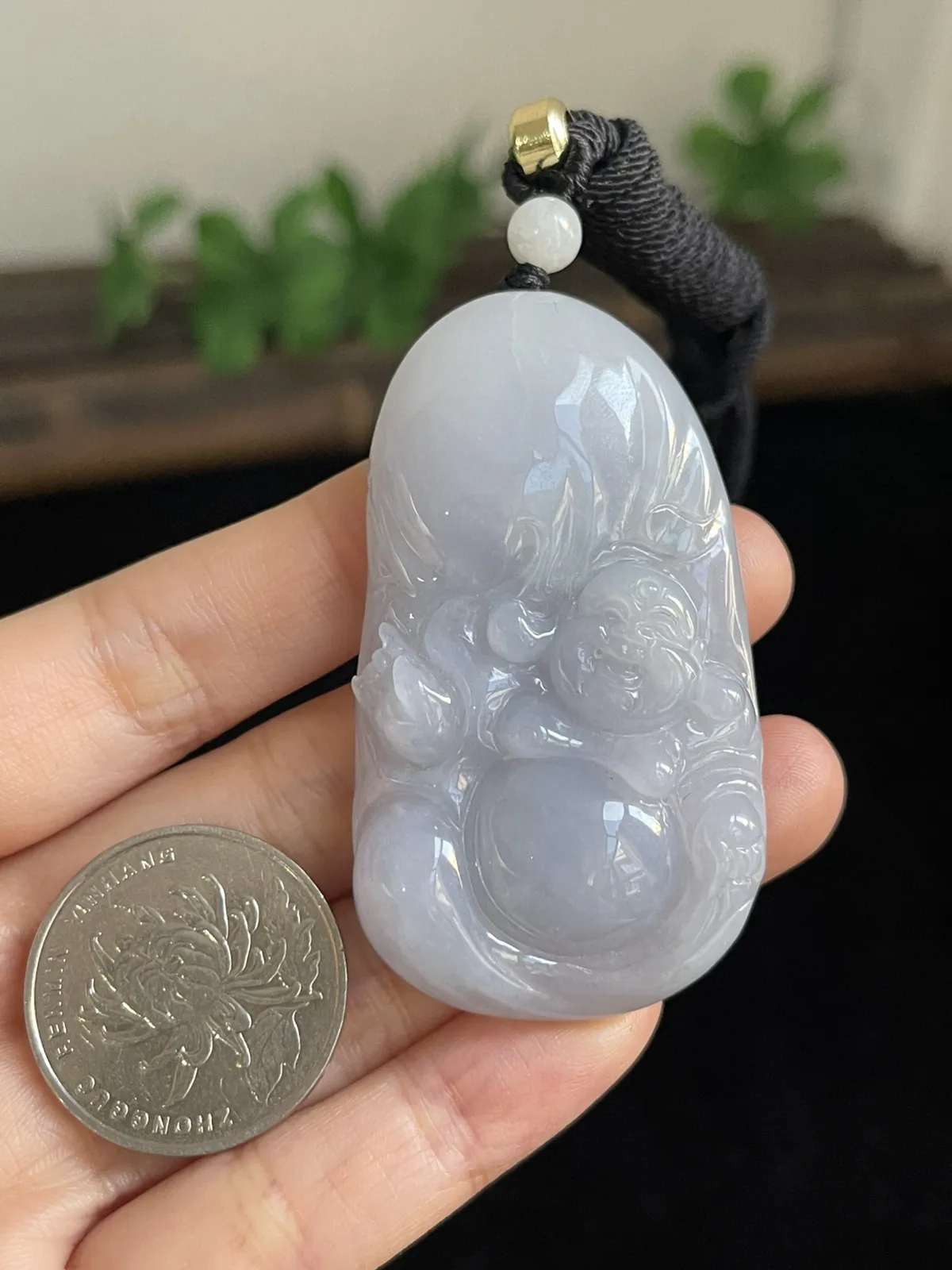 翡翠糯化种白色吊坠，配珠未测