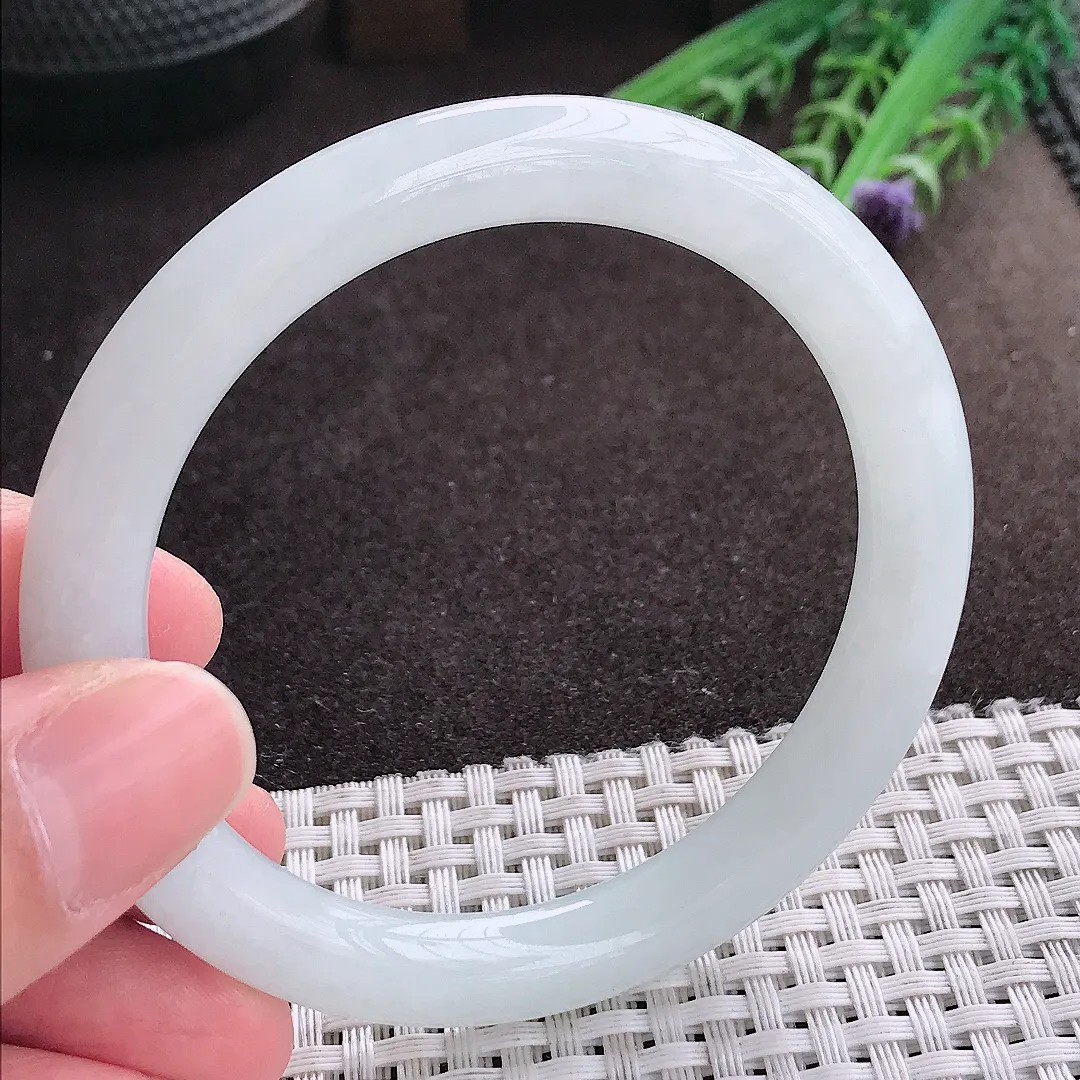 实拍A货翡翠57/8.3/8.8老坑秀气冰润月光白圆条手镯玉镯