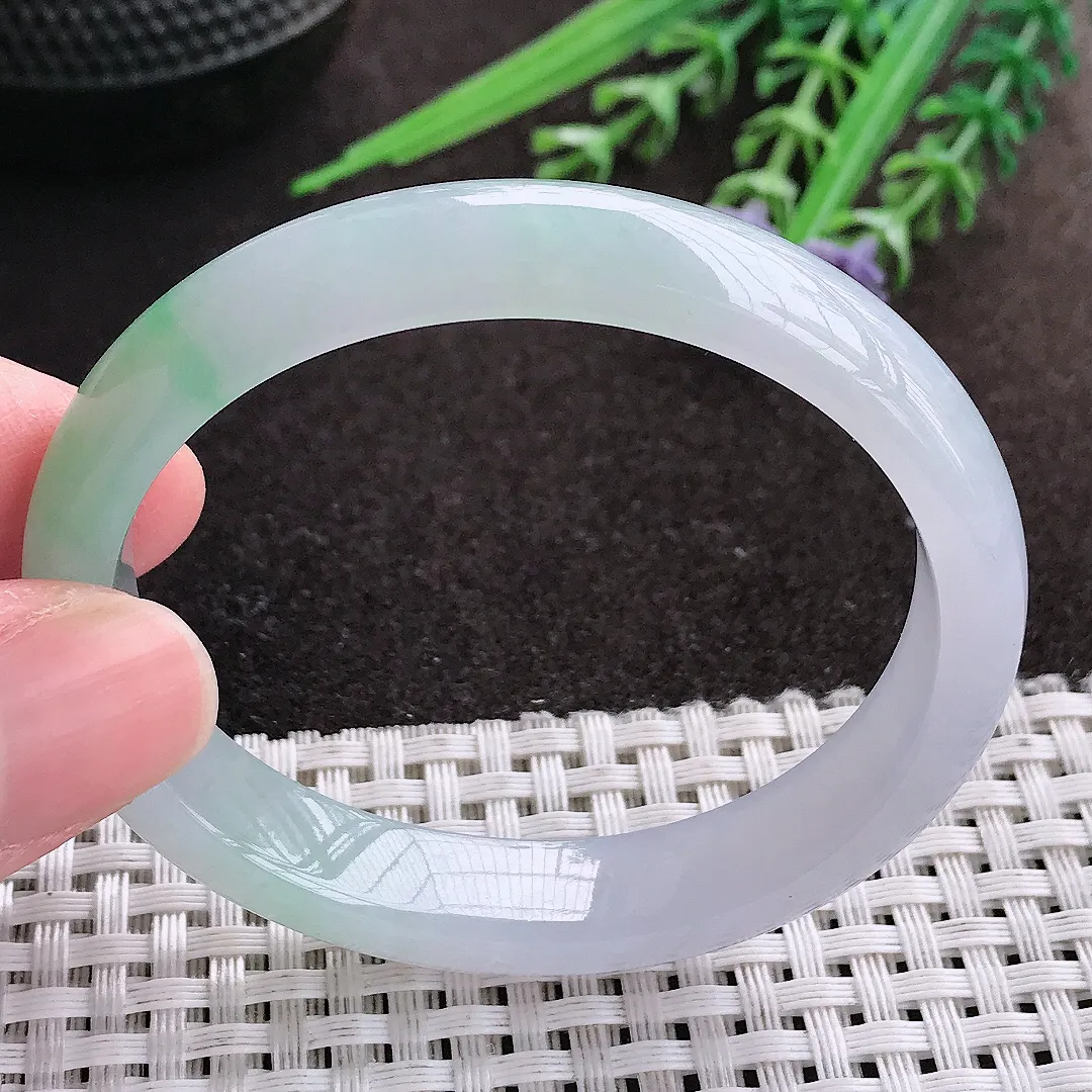 实拍A货翡翠52/46/10.8/6.6小圈口老坑冰胶果冻飘绿贵妃手镯宽边玉镯