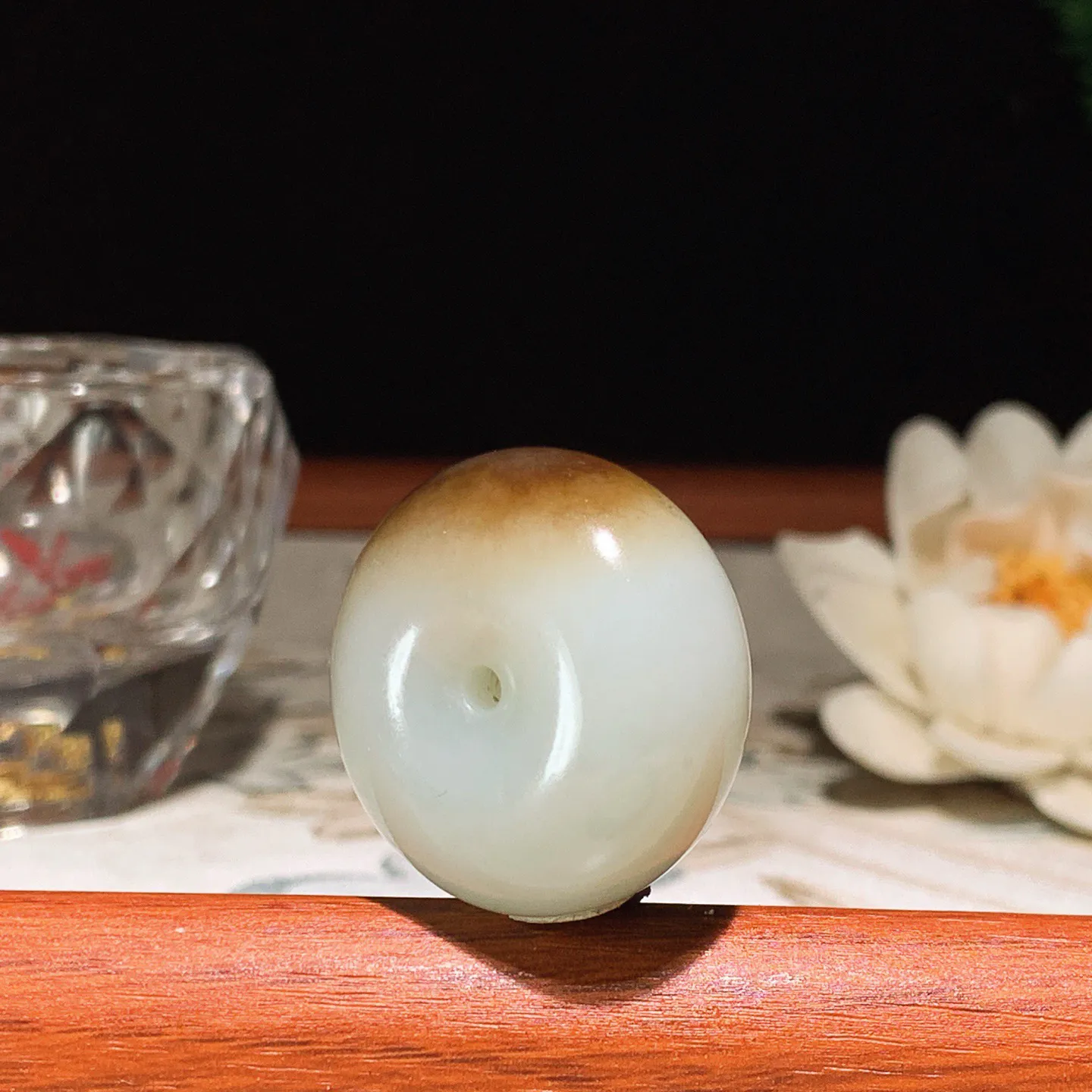 新疆和田玉且末糖平安扣挂件 尺寸27/14mm重20克。玉质细腻油润。手推出油。品相大气 lt260121