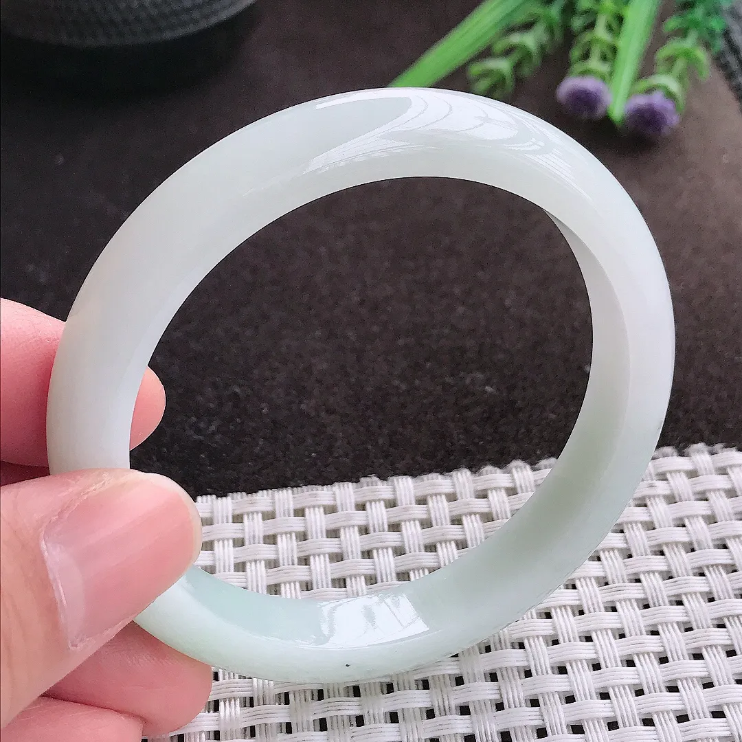 实拍A货翡翠55.8/10.2/7.8老坑冰润起胶手镯宽边玉镯