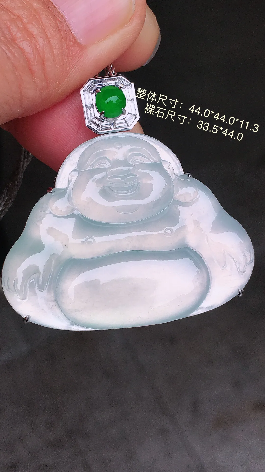 冰种佛公吊坠，玉质细腻，荧光感超
强，饱满圆润，尽显优雅气质，18k
金豪华镶嵌