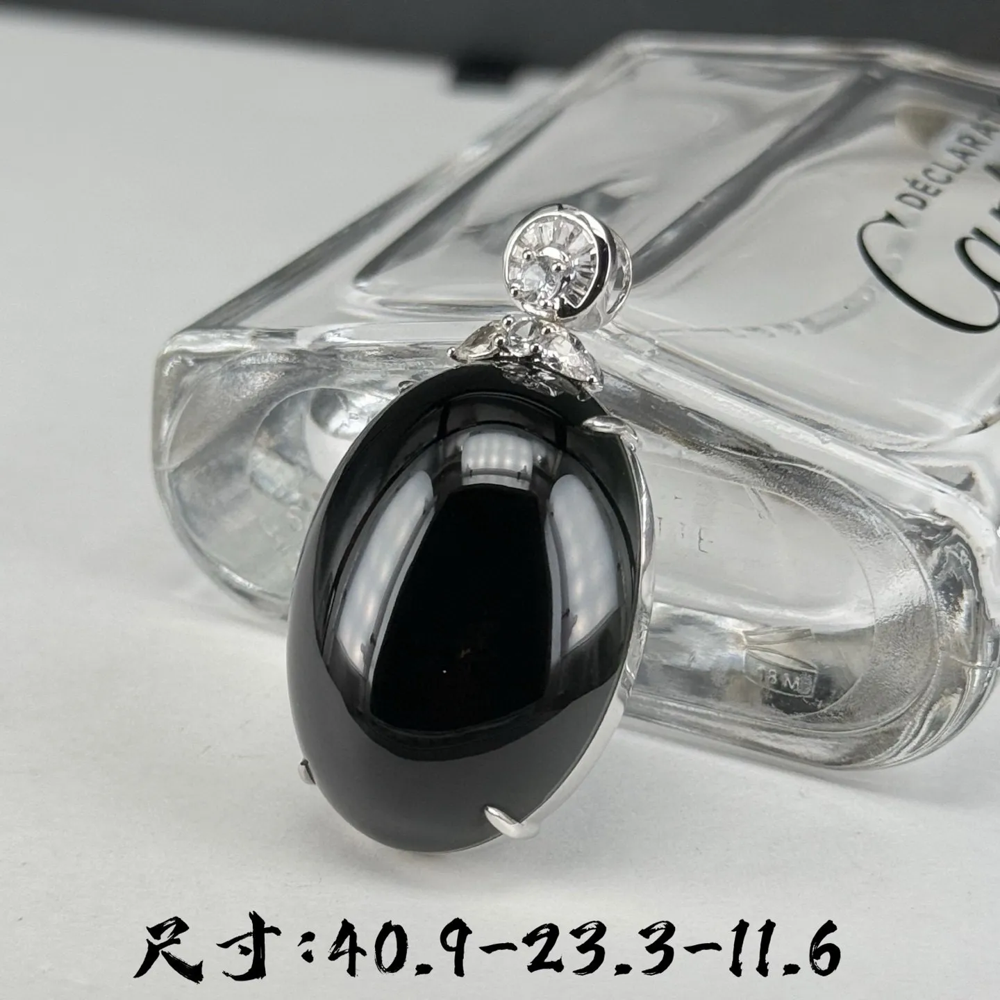 精品18k墨翠蛋面吊坠 种好色正 黑度极好 打灯通透 油性十足 尺寸40.9