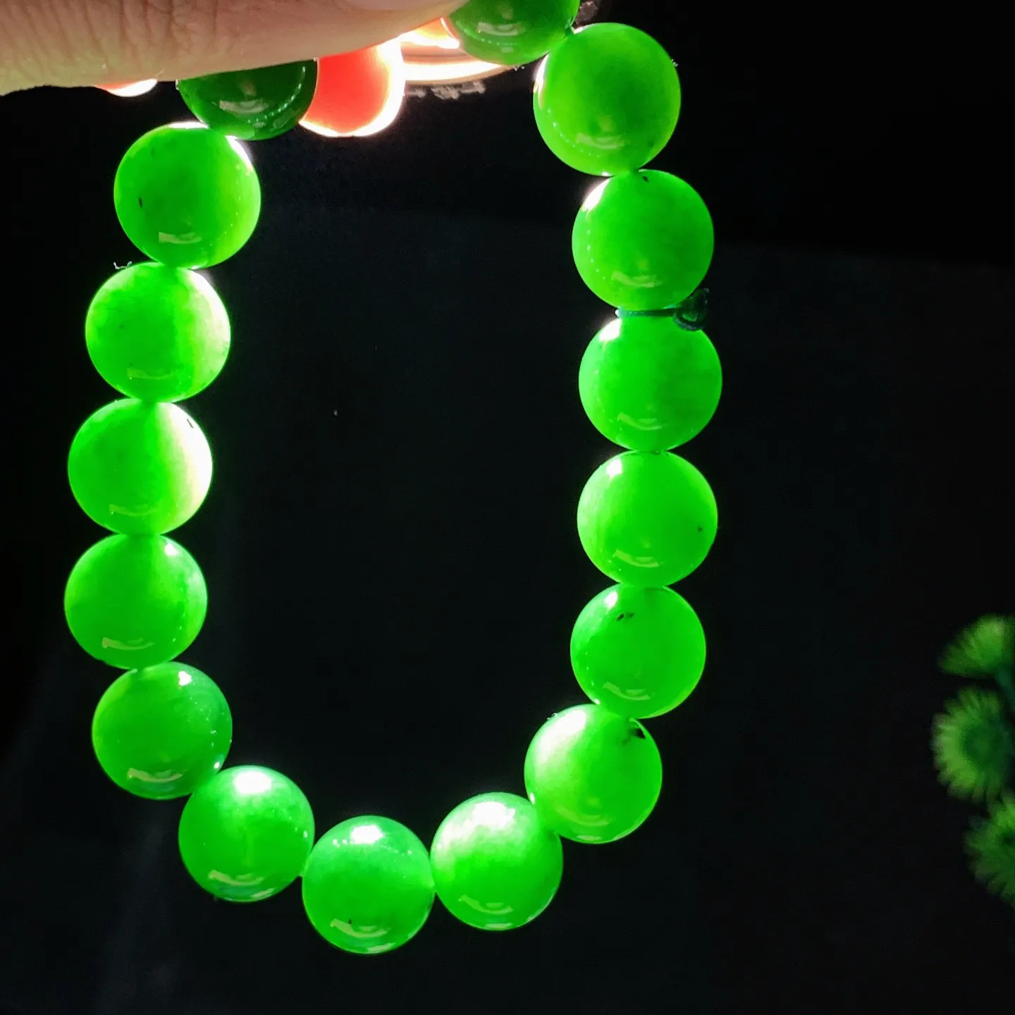 和田玉菠菜绿俄罗斯碧玉手串。单颗尺寸12！玉质细腻油润 底色纯净 脂粉好，品质好！lt260121