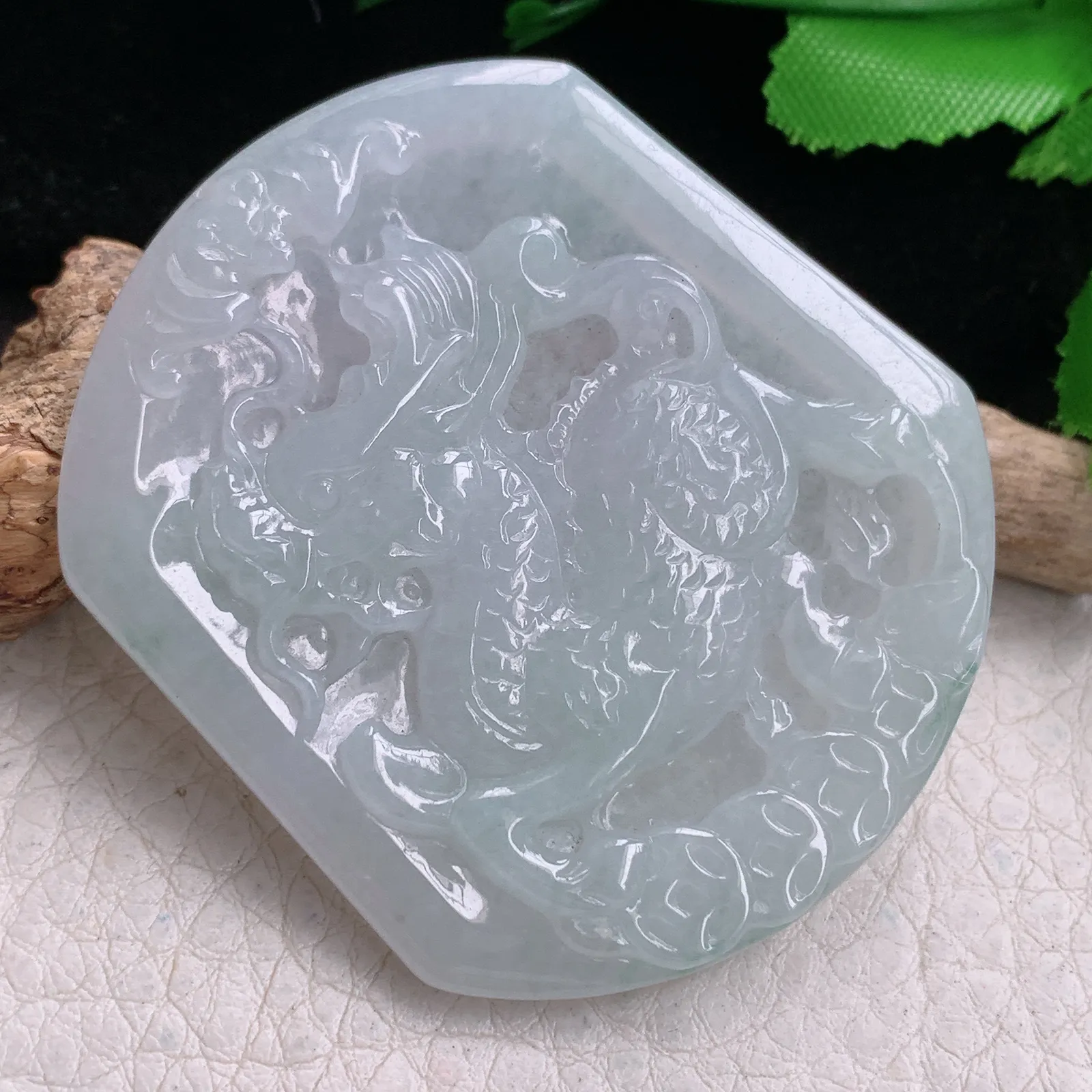 yn实拍51.8*45*5.6缅甸翡翠精雕纯美龙头龟玉吊坠 玉挂坠