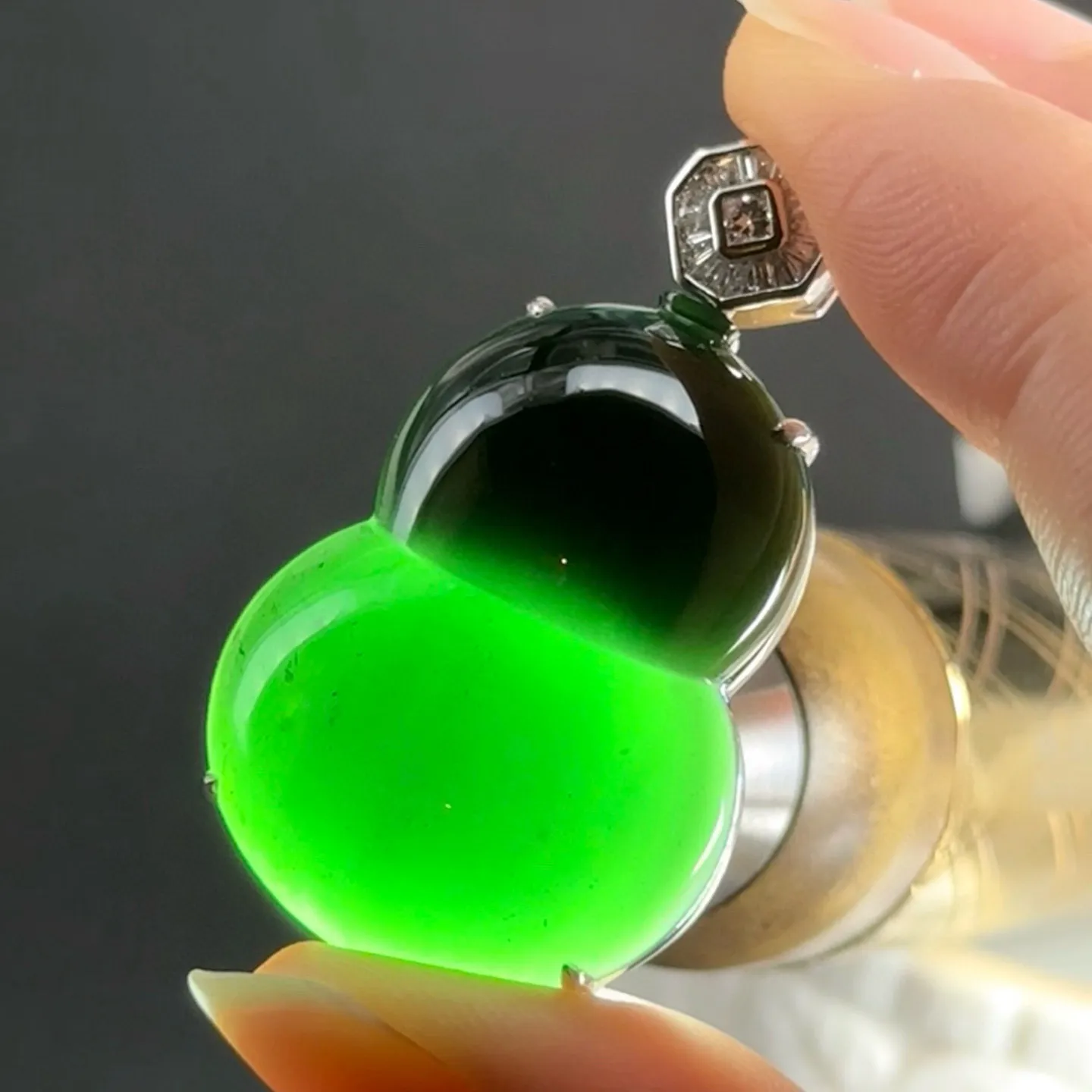 精品18k墨翠葫芦吊坠 种好色正 黑度极好 打灯通透 油性十足 尺寸38.5