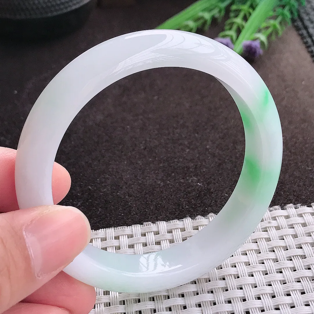 实拍A货翡翠56.5/12/8.2老坑冰润飘绿手镯宽边玉镯