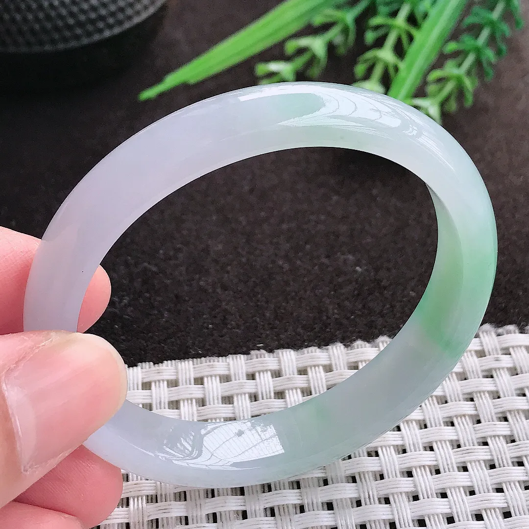 实拍A货翡翠52/46/10.8/6.6小圈口老坑冰胶果冻飘绿贵妃手镯宽边玉镯