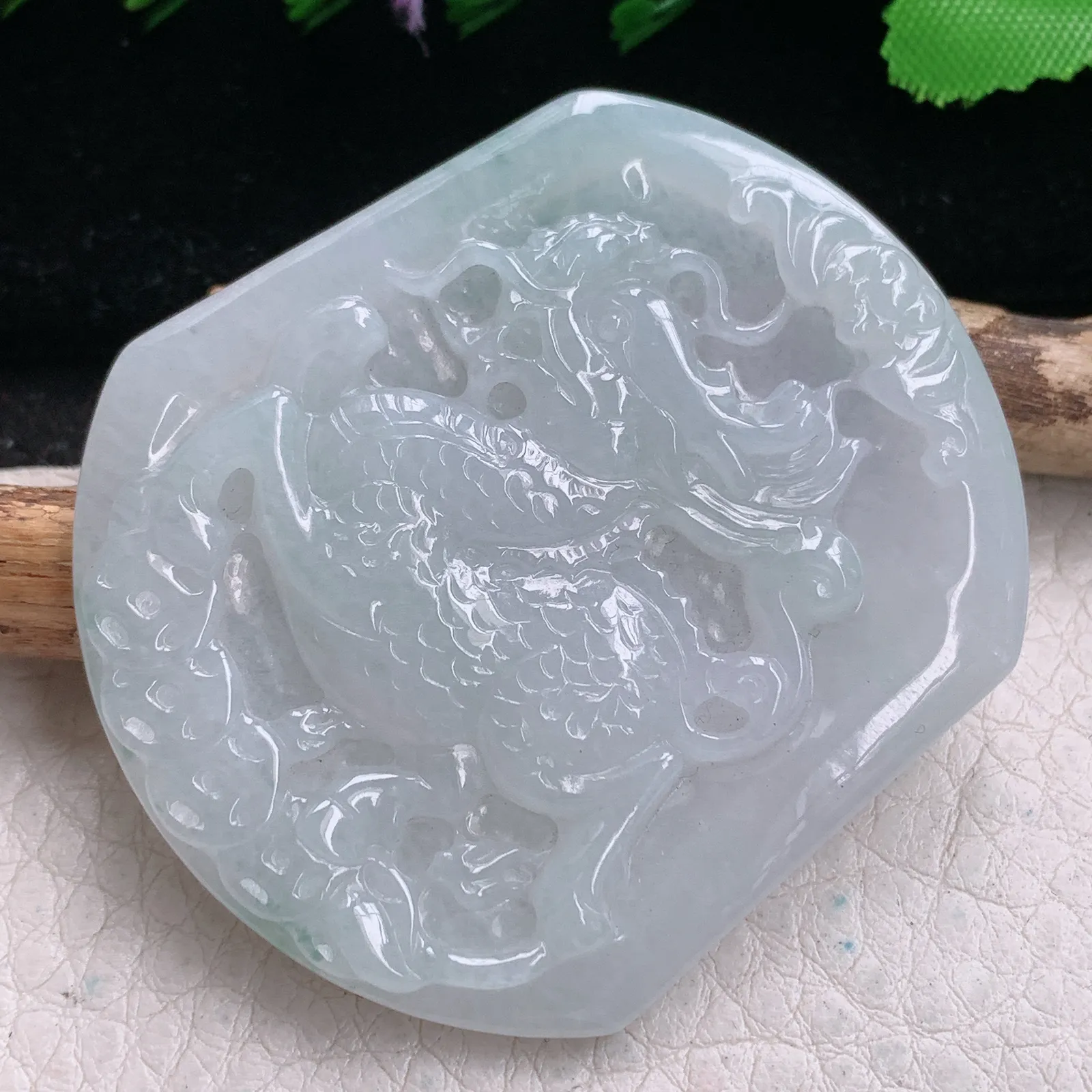 yn实拍51.8*45*5.6缅甸翡翠精雕纯美龙头龟玉吊坠 玉挂坠