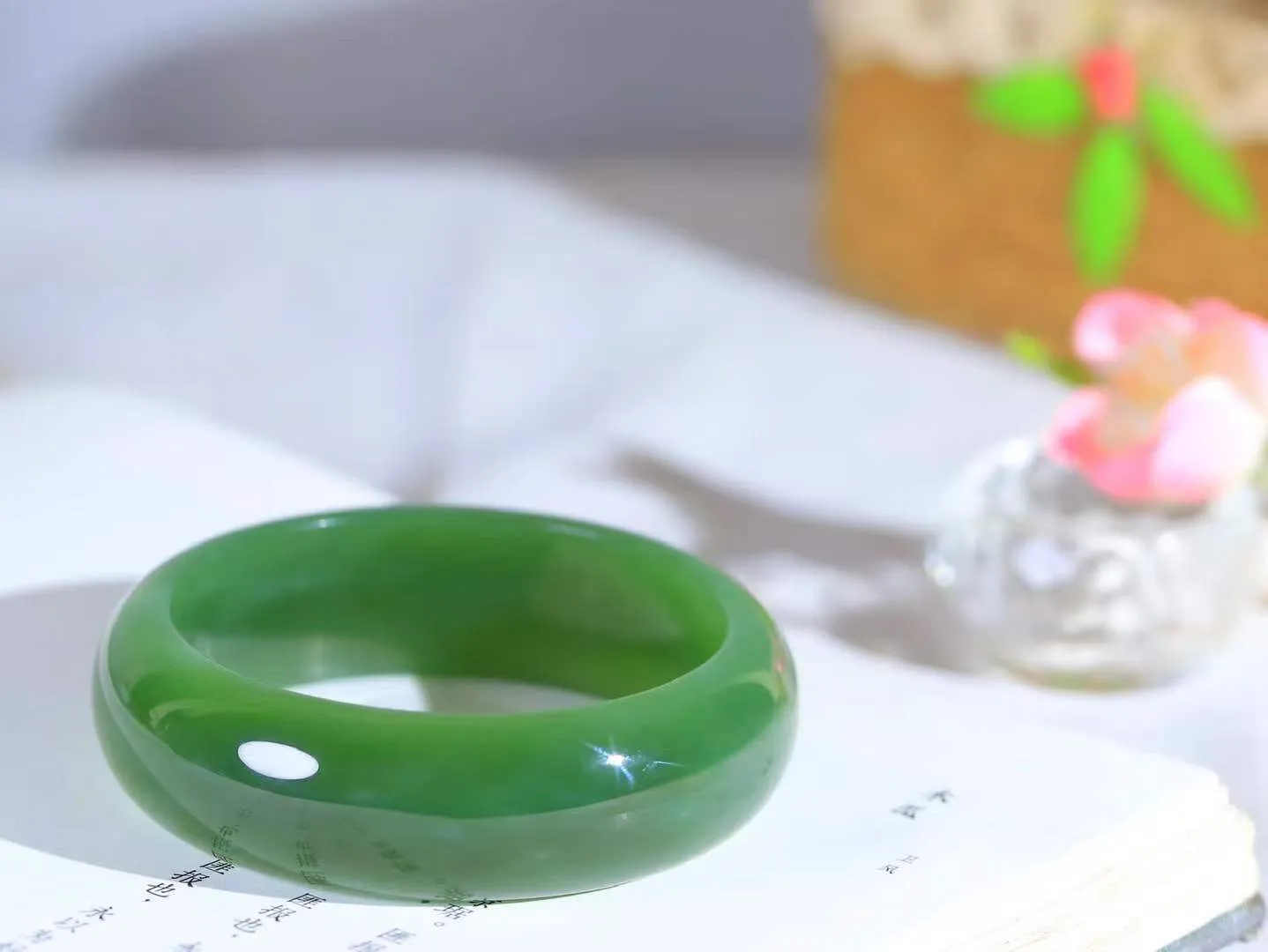 【碧波流转·手镯】

精品️和田玉碧玉手镯，玉质细腻温润，手感舒适，️线条流畅，简约大气，美