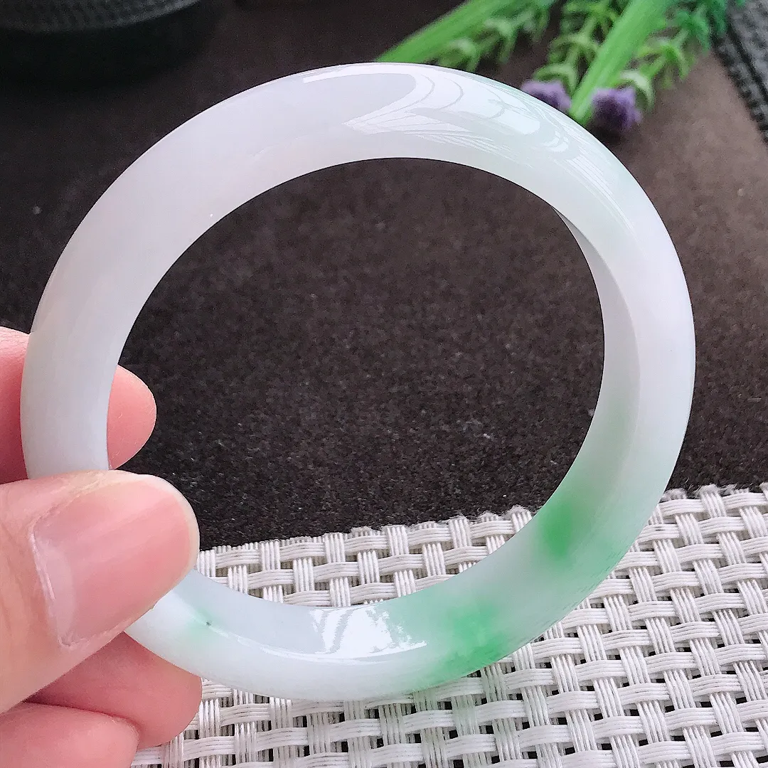 实拍A货翡翠56.5/12/8.2老坑冰润飘绿手镯宽边玉镯