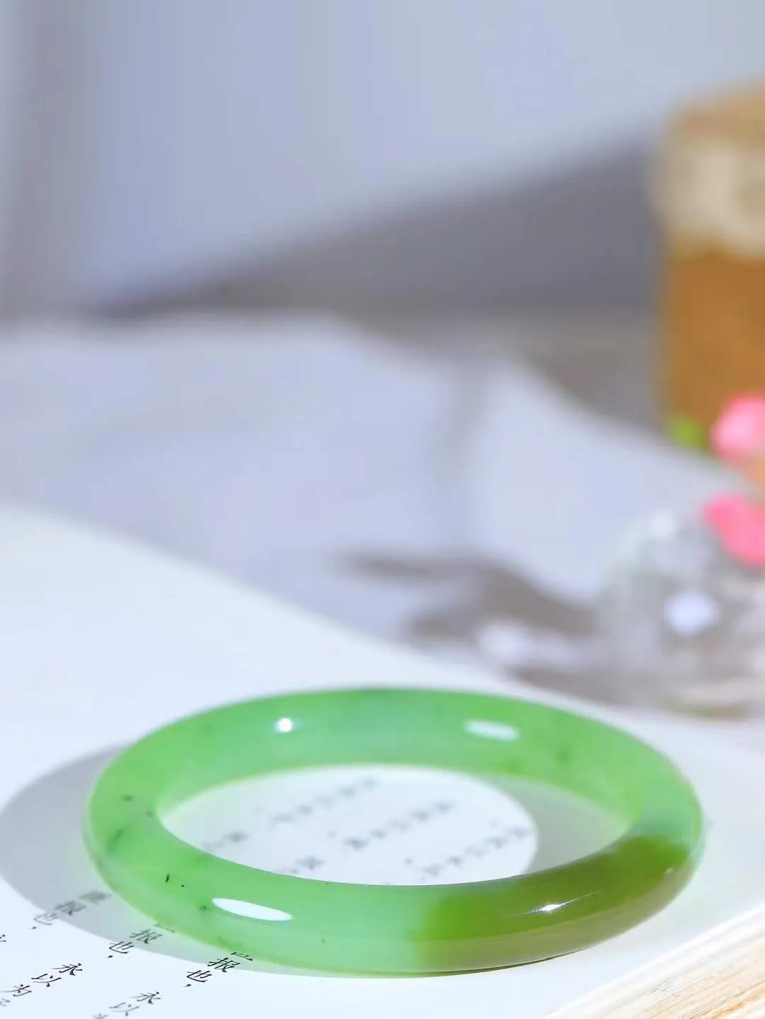 【碧波流转·手镯】

精品️和田玉碧玉圆条手镯，玉质细腻温润，手感舒适，️线条流畅，简约大气