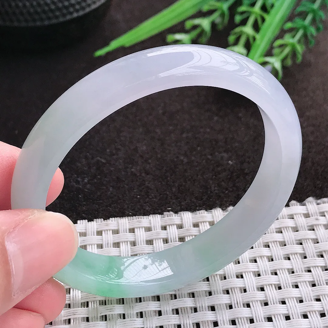 实拍A货翡翠52/46/10.8/6.6小圈口老坑冰胶果冻飘绿贵妃手镯宽边玉镯