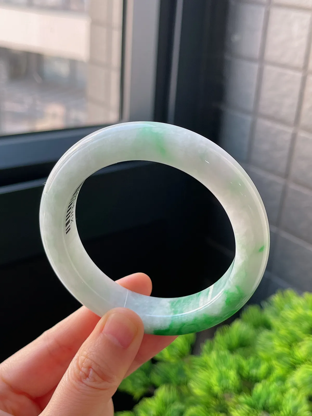 正圈56圈口，翡翠糯化种飘绿手镯