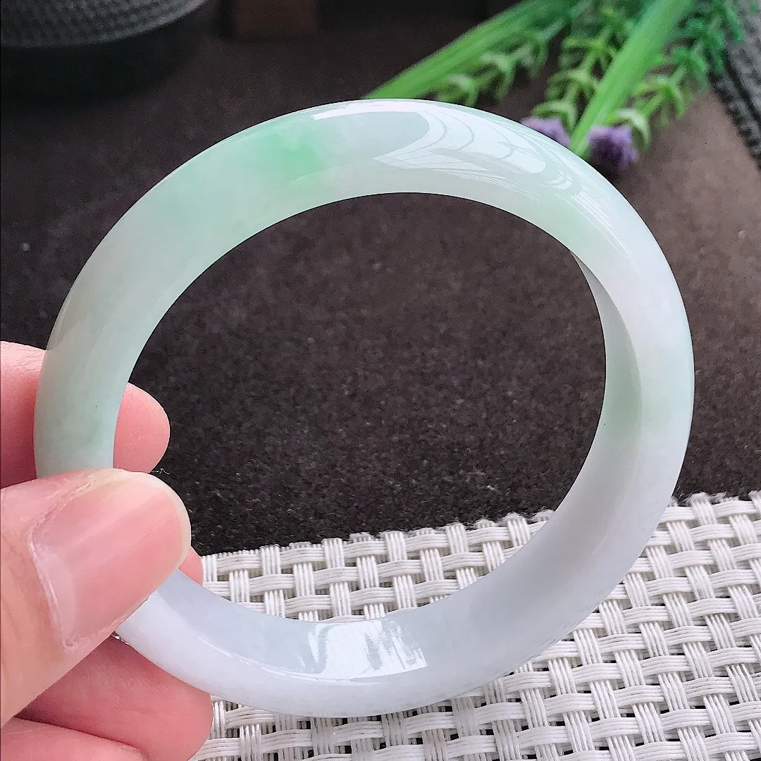 实拍A货翡翠56.5/13/7.9老坑冰润浅绿色手镯宽边玉镯