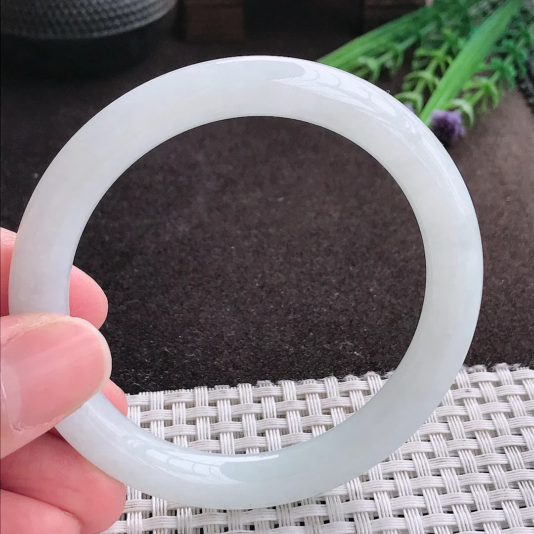 实拍A货翡翠57/8.3/8.8老坑秀气冰润月光白圆条手镯玉镯