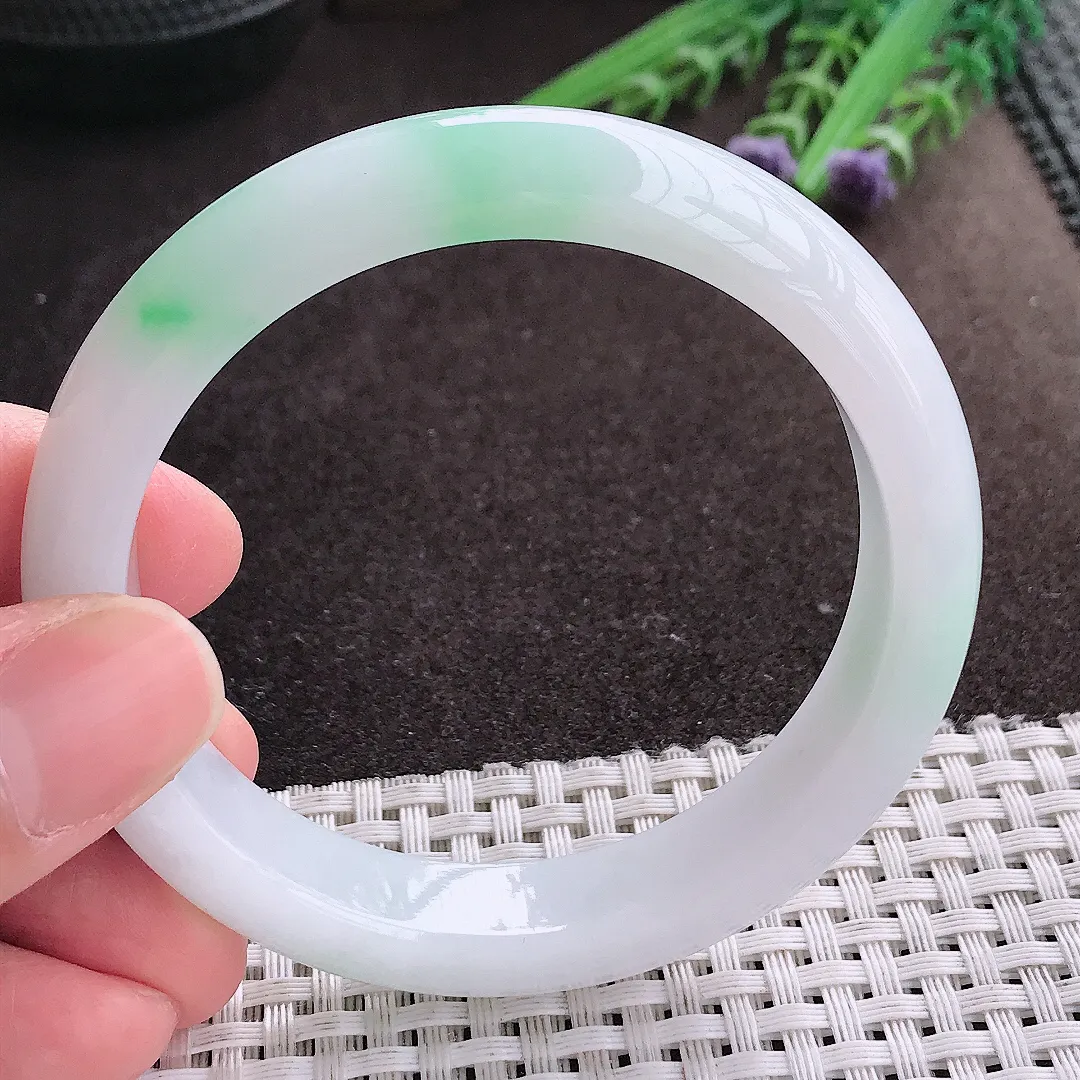 实拍A货翡翠56.5/12/8.2老坑冰润飘绿手镯宽边玉镯