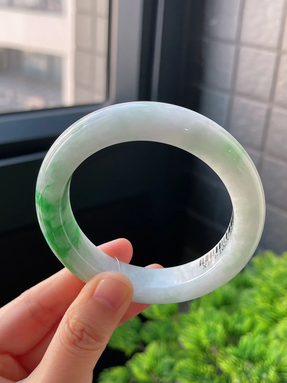 正圈56圈口，翡翠糯化种飘绿手镯