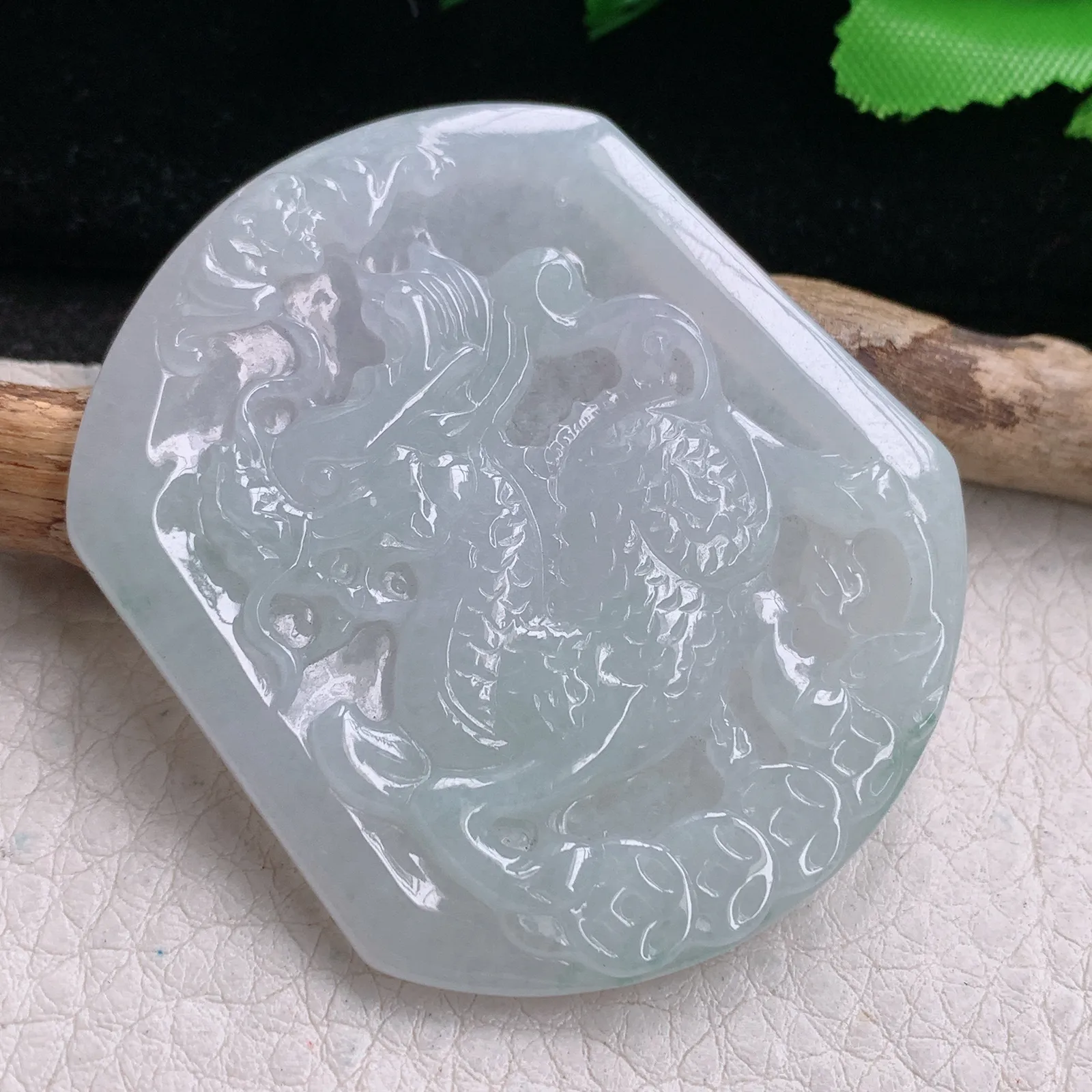 yn实拍51.8*45*5.6缅甸翡翠精雕纯美龙头龟玉吊坠 玉挂坠