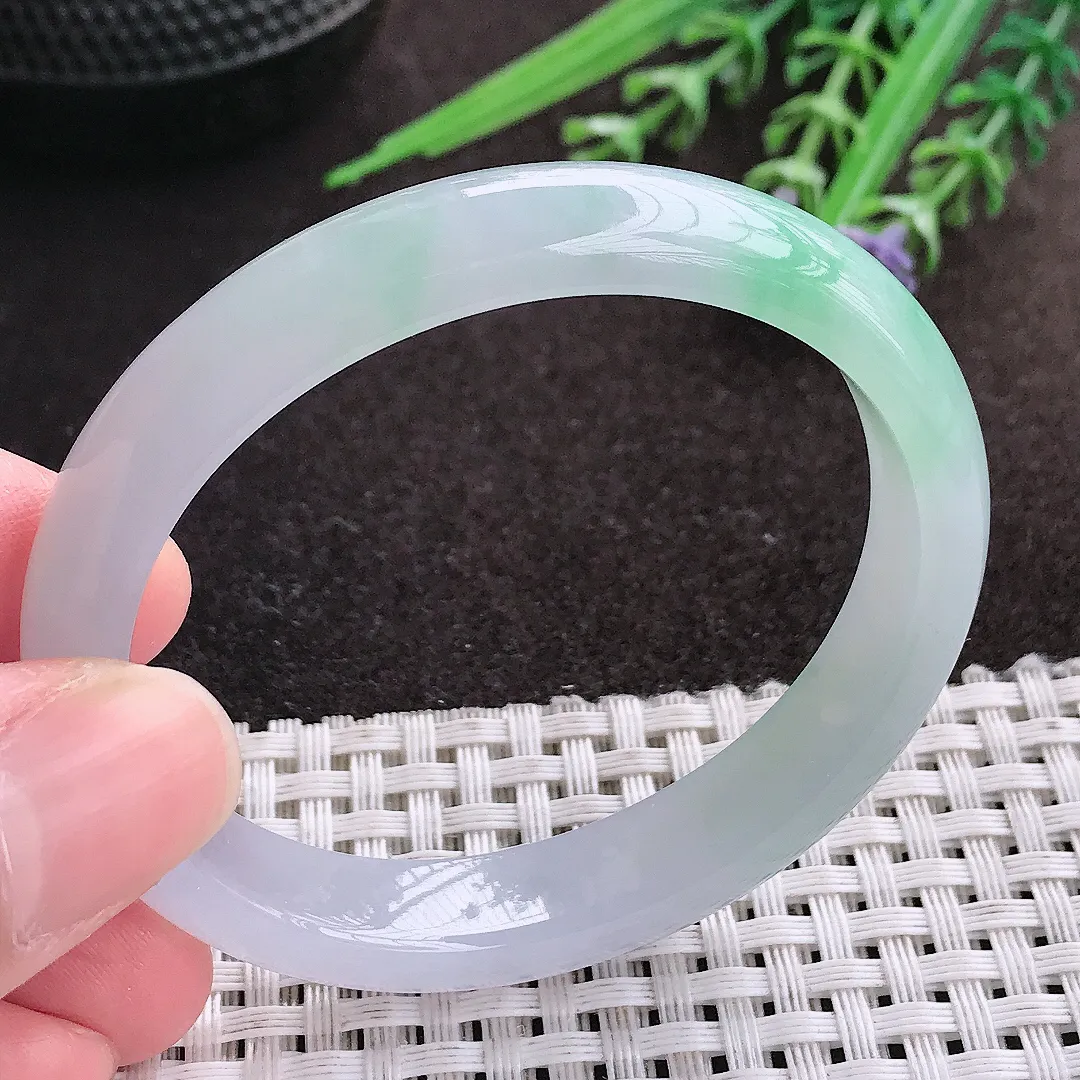 实拍A货翡翠52/46/10.8/6.6小圈口老坑冰胶果冻飘绿贵妃手镯宽边玉镯