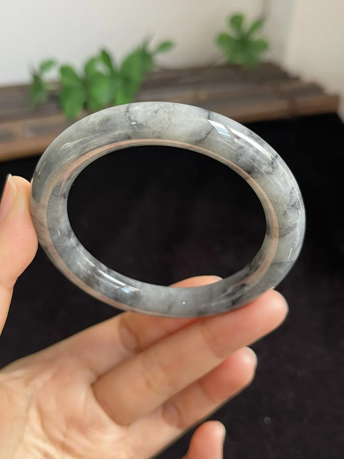 圆镯52圈口，翡翠手镯