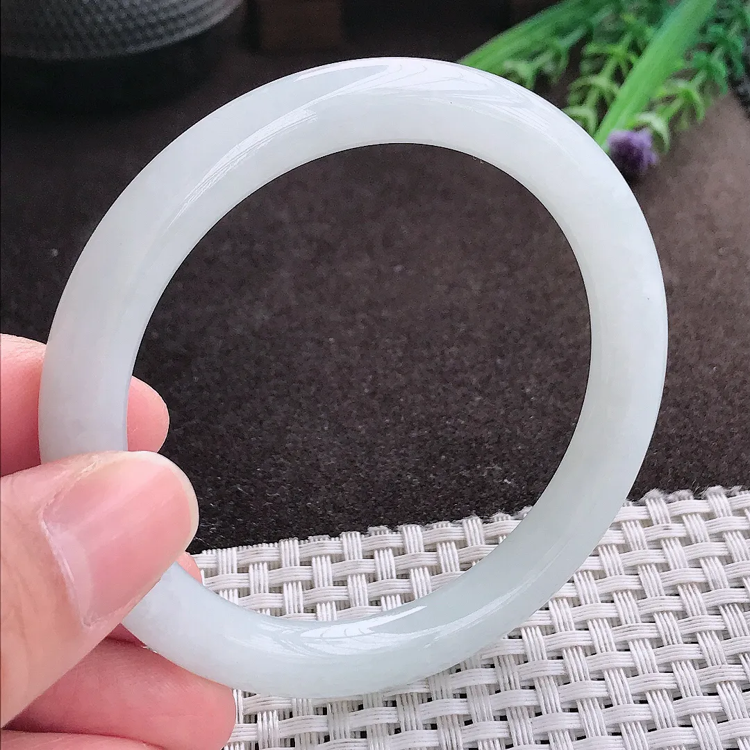 实拍A货翡翠57/8.3/8.8老坑秀气冰润月光白圆条手镯玉镯