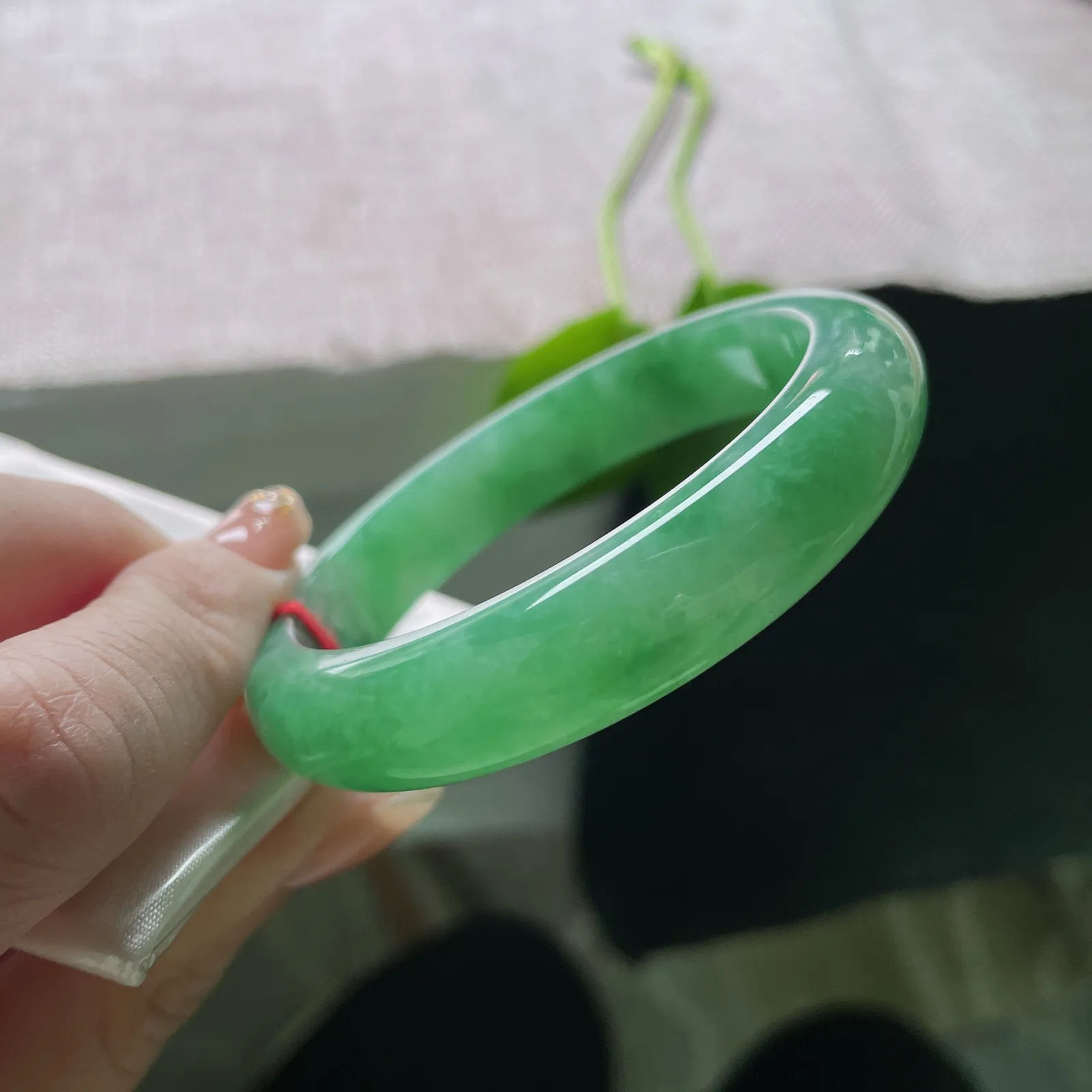 56.4/12.5/8.2，满绿正圈，颜色艳丽夺目，佩戴富贵华丽，种老，水头好，完美