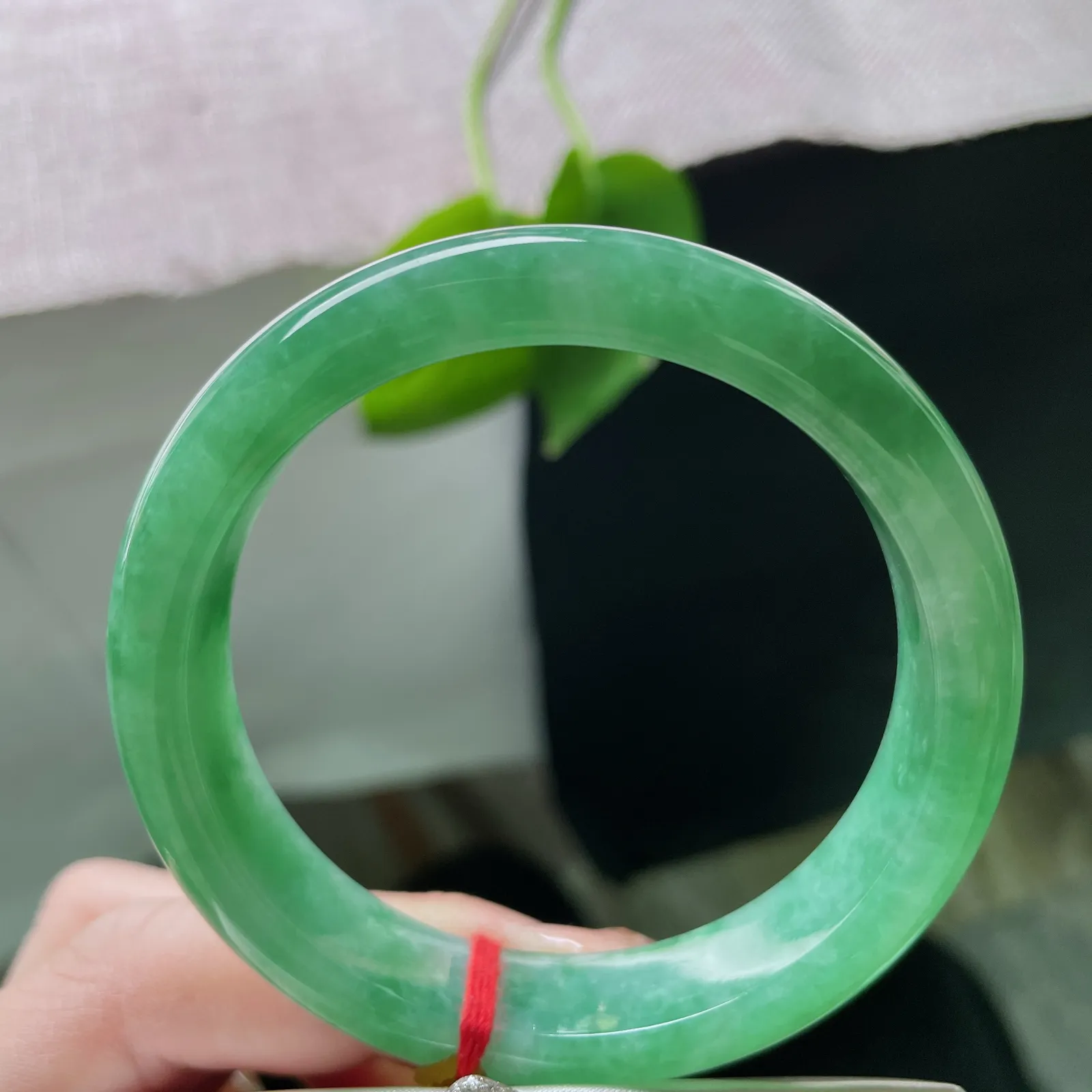 56.4/12.5/8.2，满绿正圈，颜色艳丽夺目，佩戴富贵华丽，种老，水头好，完美