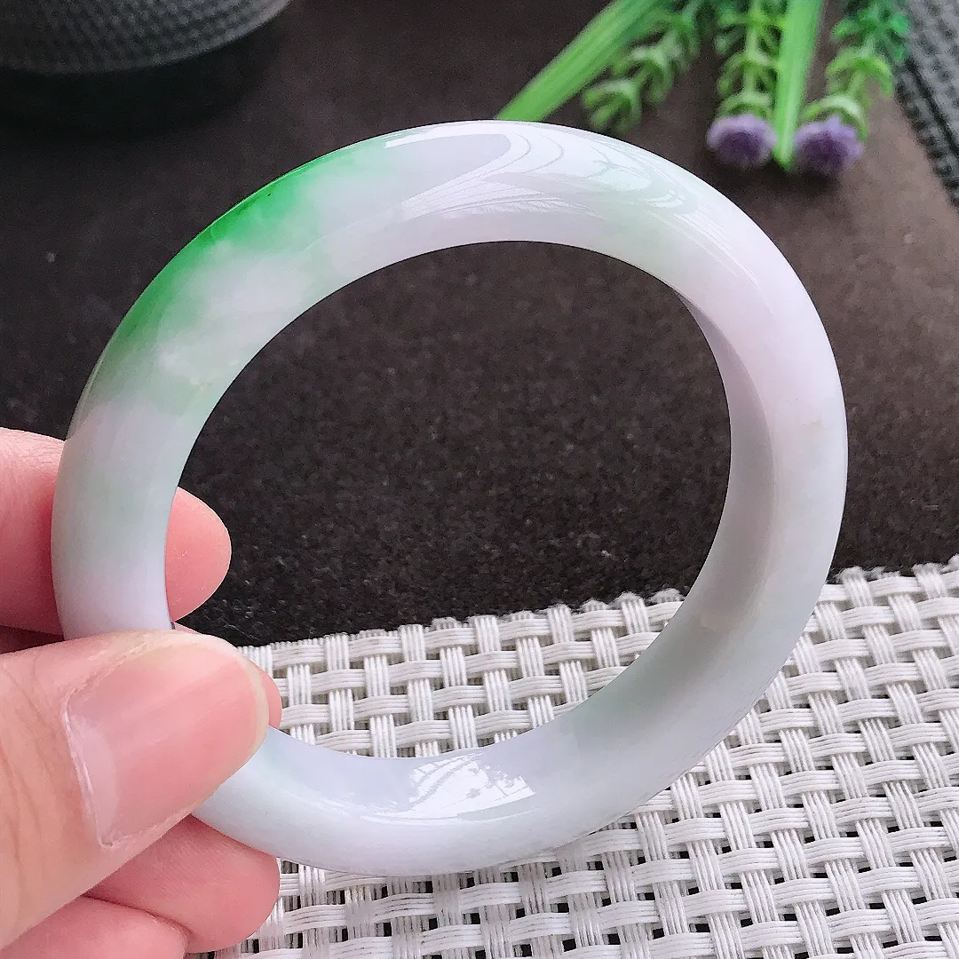 实拍A货翡翠54/11.5/8.8老坑精美飘阳绿手镯宽边玉镯