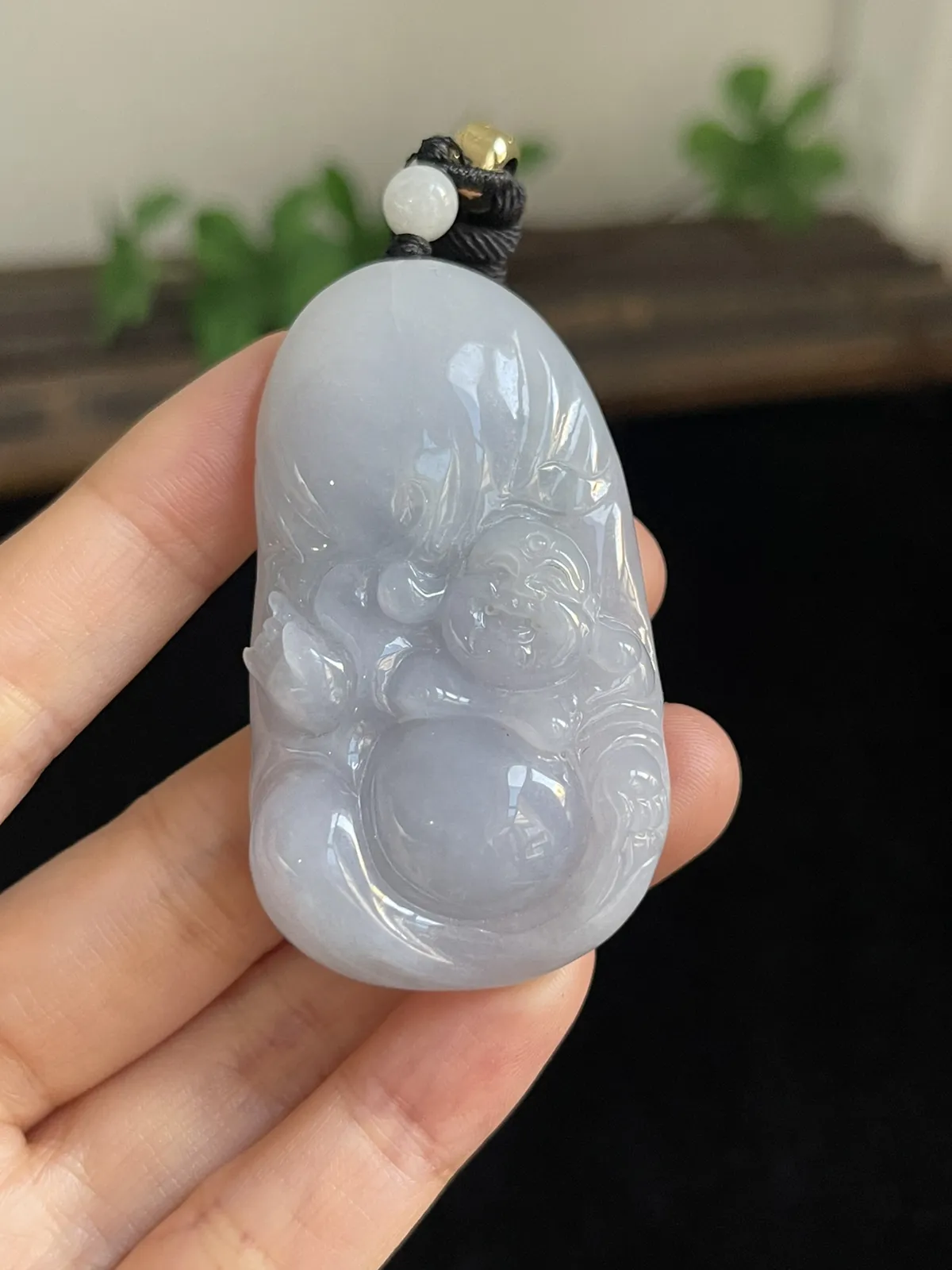 翡翠糯化种白色吊坠，配珠未测