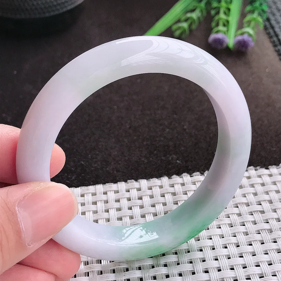 实拍A货翡翠54/11.5/8.8老坑精美飘阳绿手镯宽边玉镯