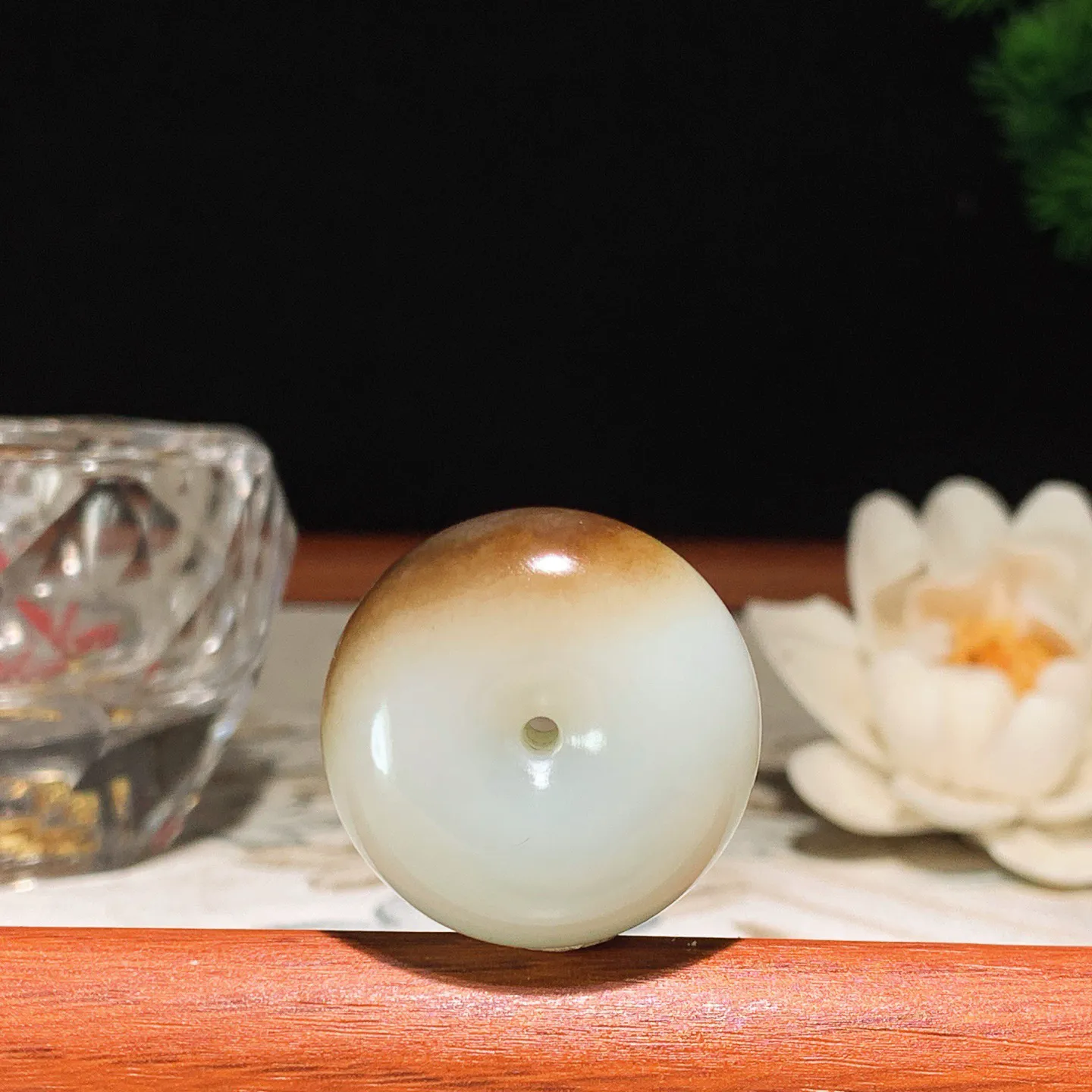 新疆和田玉且末糖平安扣挂件 尺寸27/14mm重20克。玉质细腻油润。手推出油。品相大气 lt260