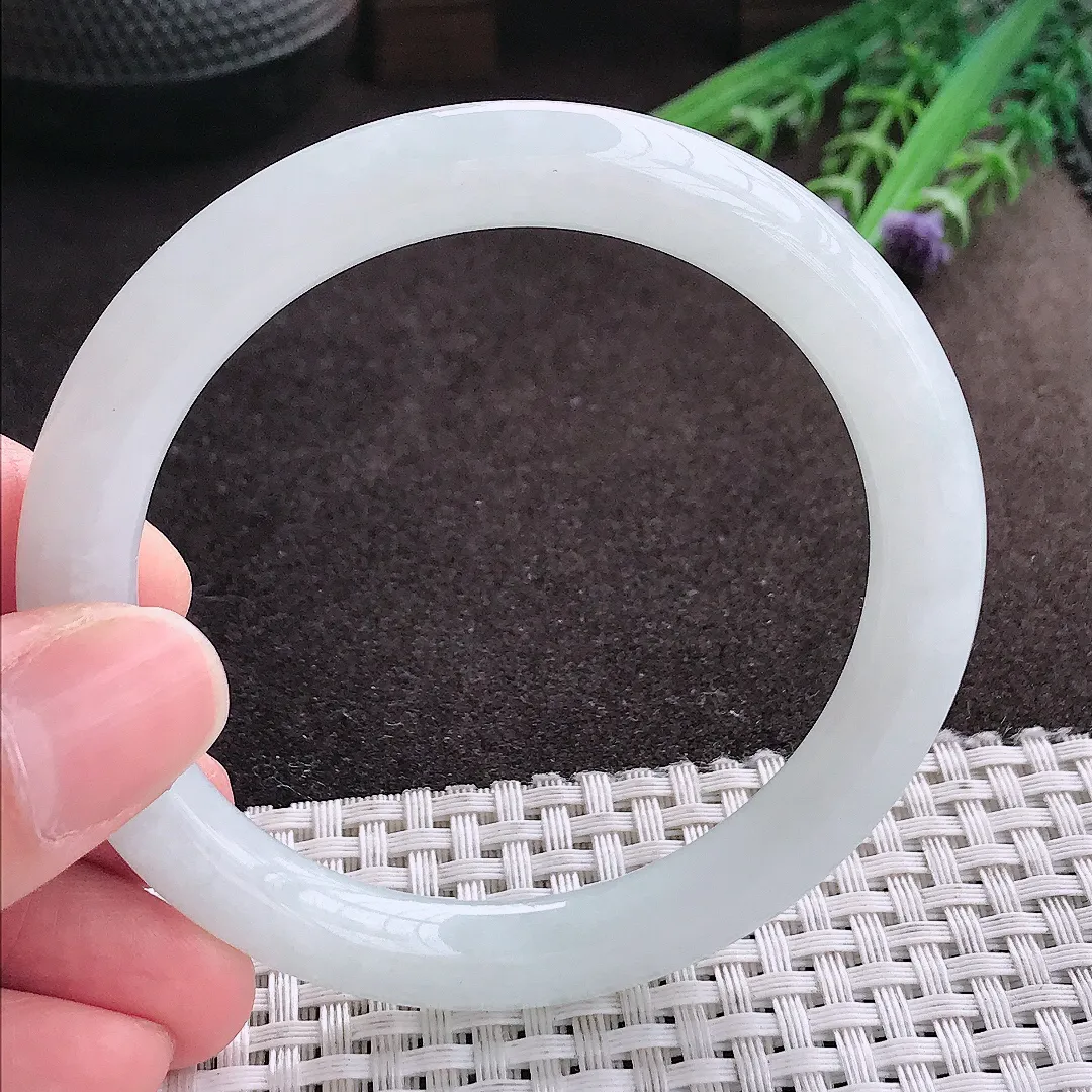 实拍A货翡翠57/8.3/8.8老坑秀气冰润月光白圆条手镯玉镯