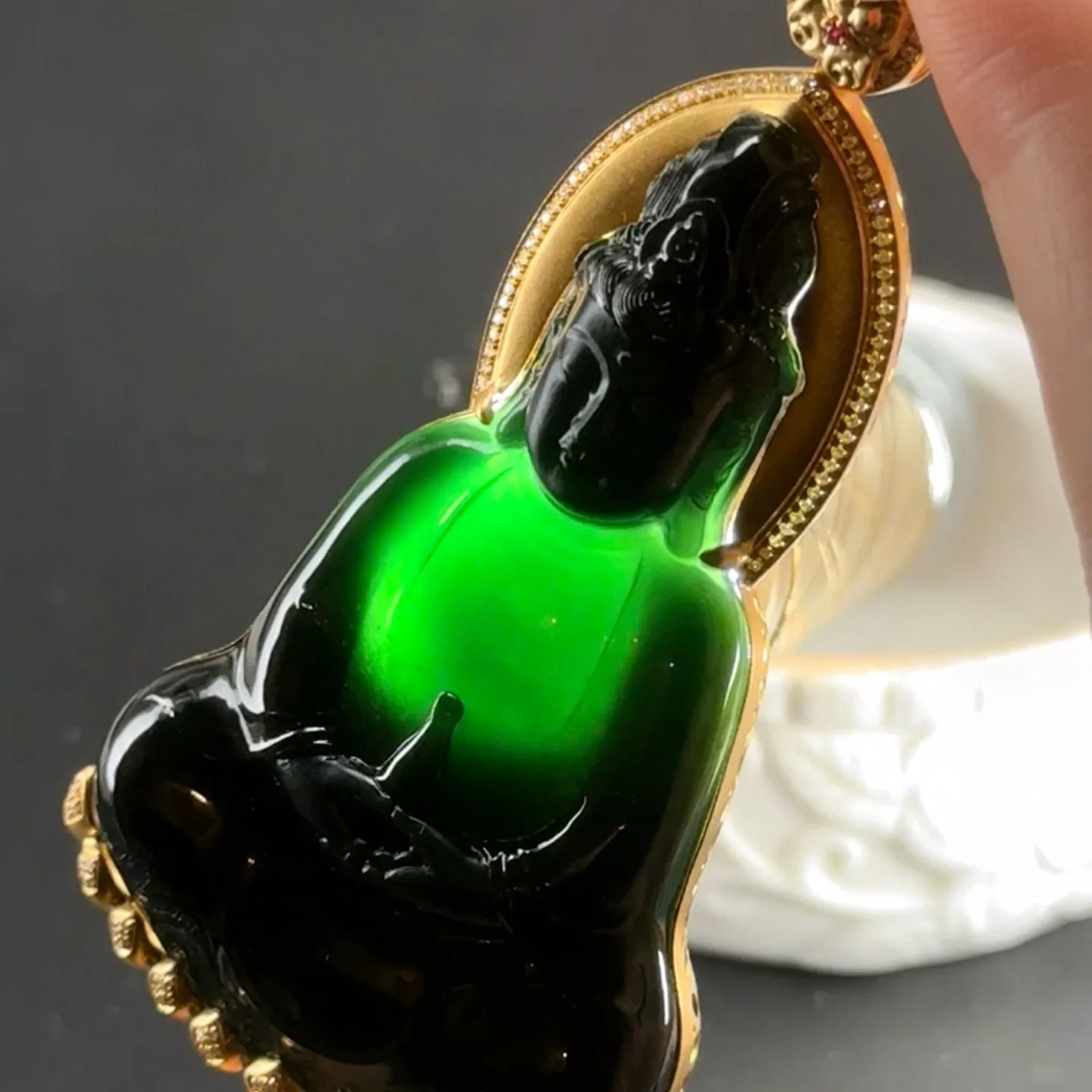 精品18k墨翠正装观音 种好色正 黑度极好 打灯通透 油性十足 尺寸78.2