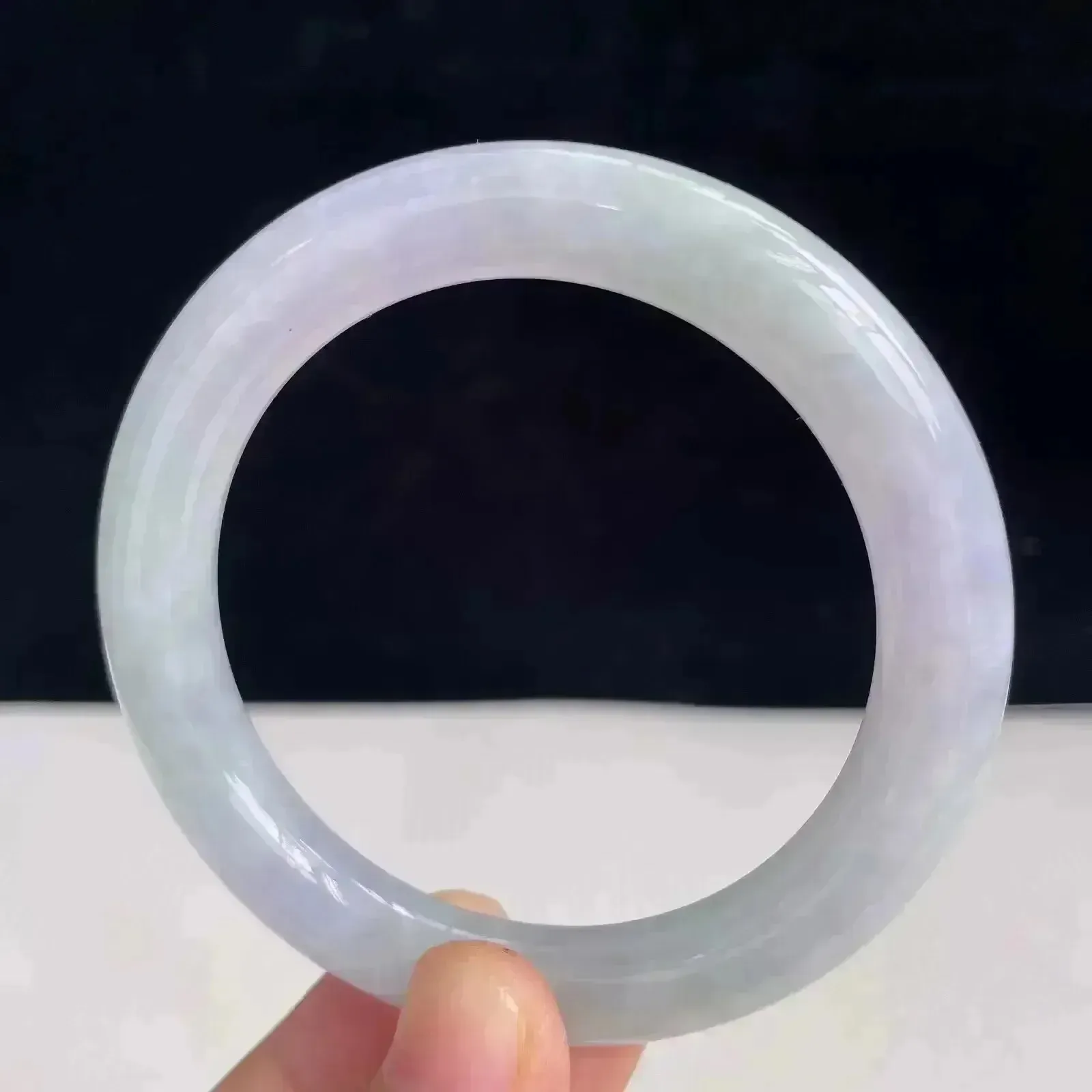 53圈口 自然光拍摄天然翡翠A货春彩圆条玉手镯 44.27克