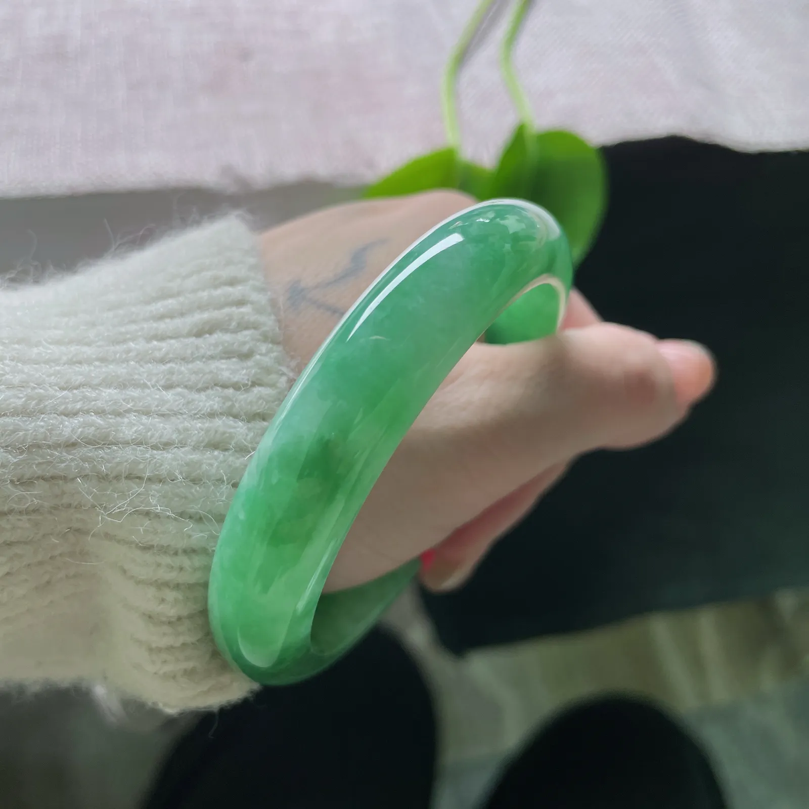 56.4/12.5/8.2，满绿正圈，颜色艳丽夺目，佩戴富贵华丽，种老，水头好，完美