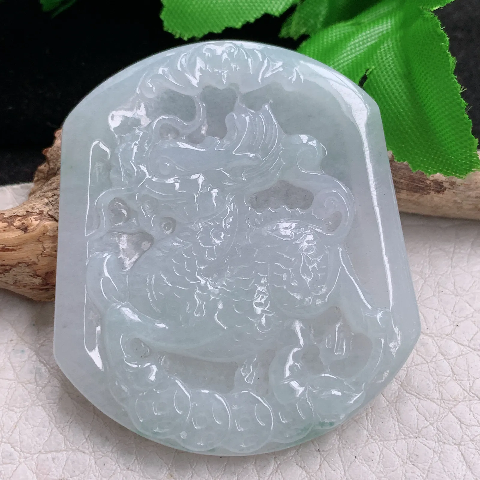 yn实拍51.8*45*5.6缅甸翡翠精雕纯美龙头龟玉吊坠 玉挂坠