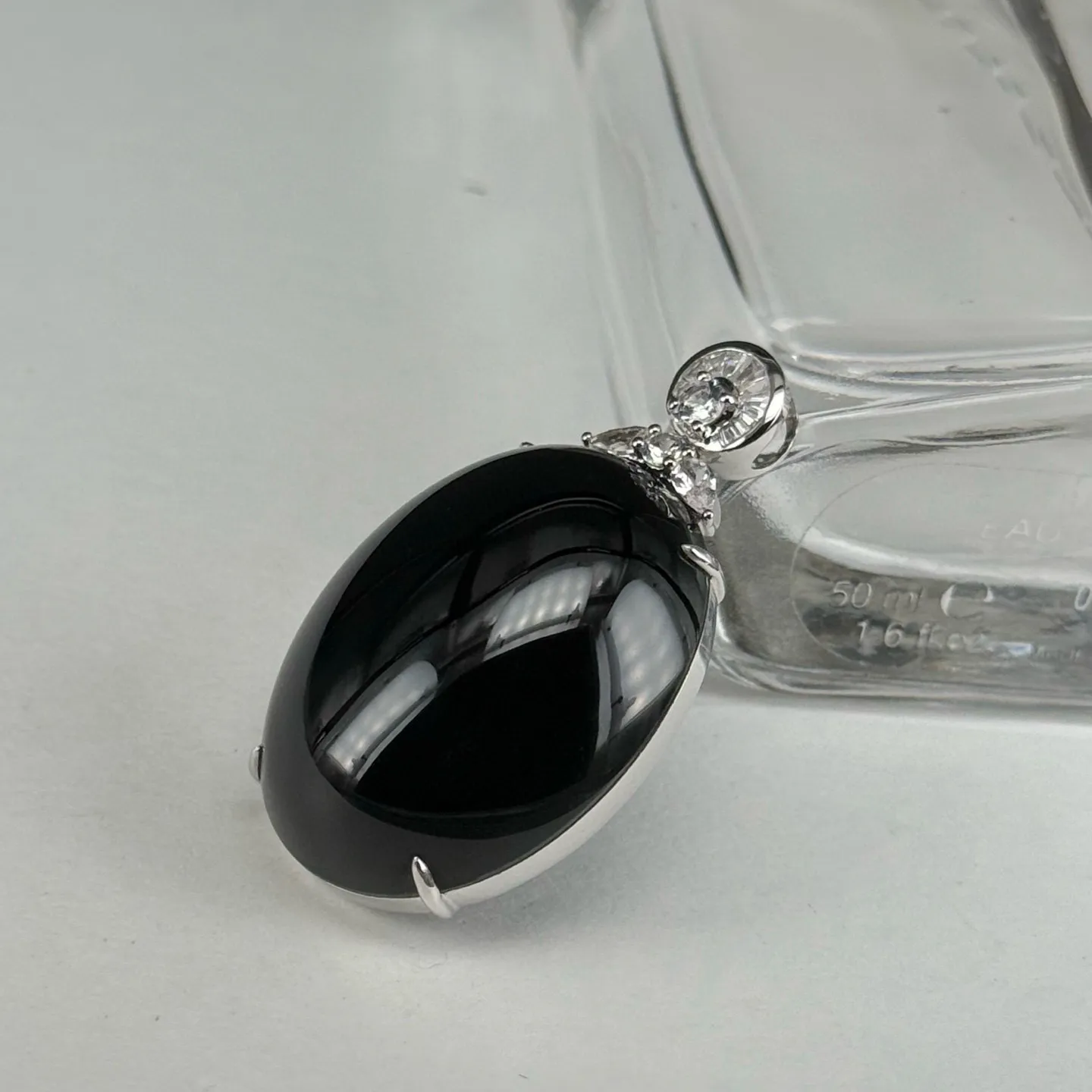 精品18k墨翠蛋面吊坠 种好色正 黑度极好 打灯通透 油性十足 尺寸40.9