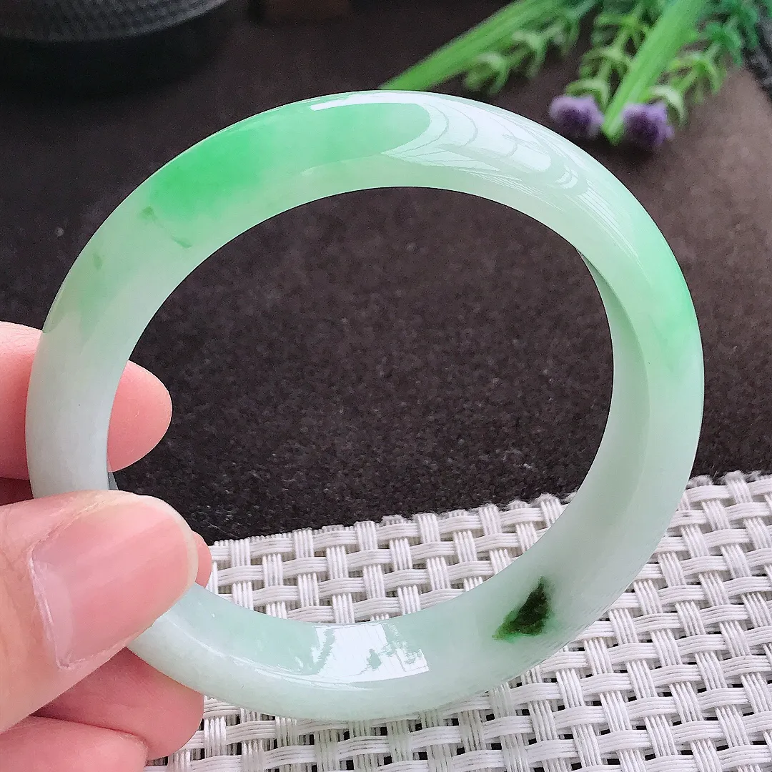 实拍A货翡翠56.5/13.1/8老坑冰润起胶飘阳绿手镯宽边玉镯