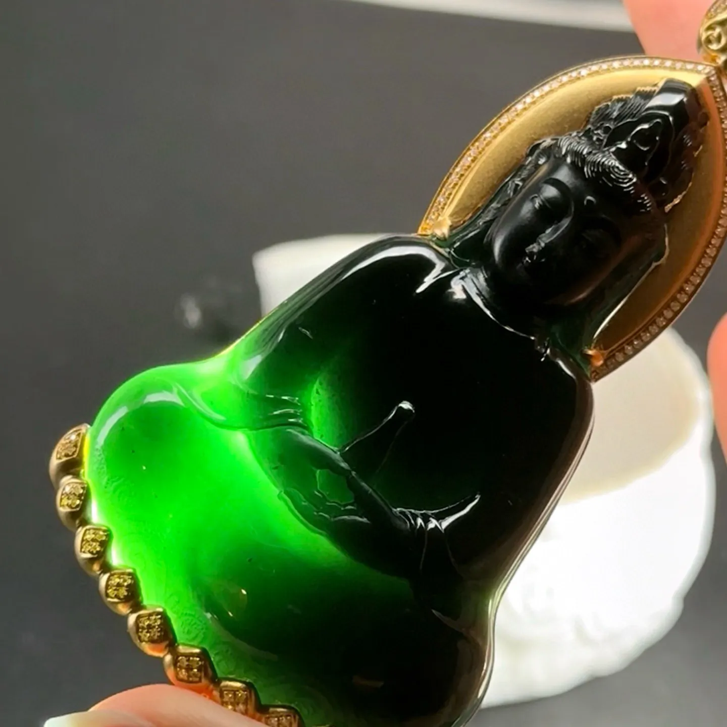 精品18k墨翠正装观音 种好色正 黑度极好 打灯通透 油性十足 尺寸78.2