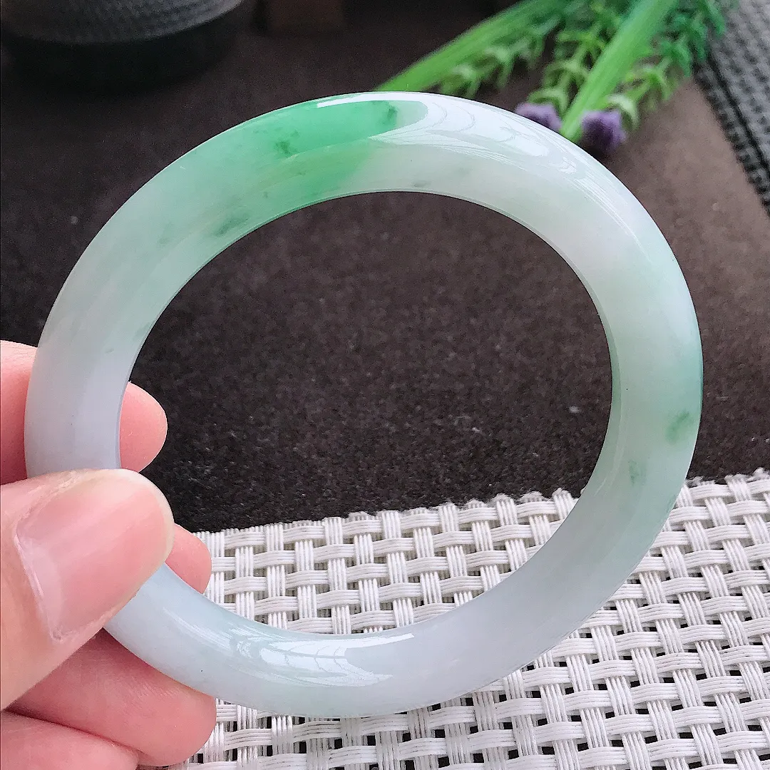 实拍A货翡翠56/9.7/9.9老坑冰润起胶飘绿圆条手镯翡翠玉镯玉手环